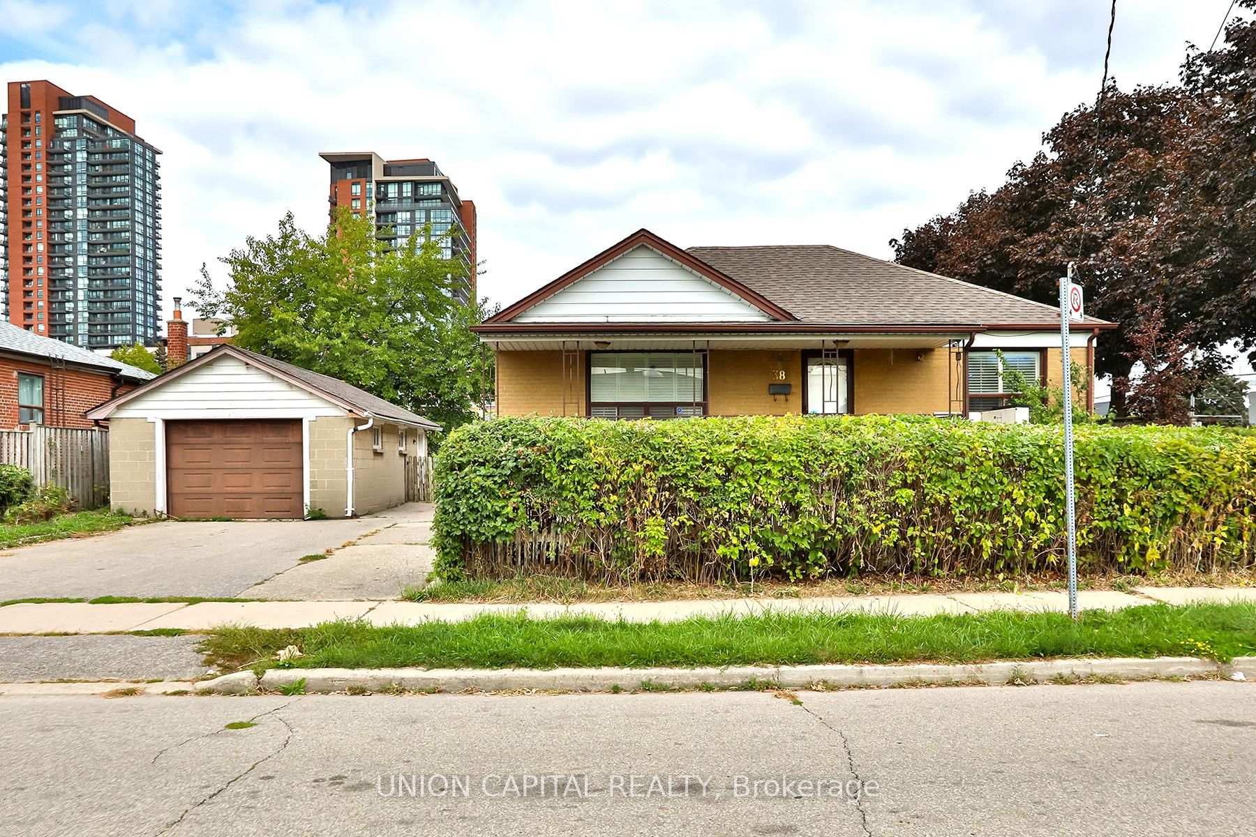 Photo 29 of 38 Claver Avenue, North York, Yorkdale-Glen Park — HOMEH