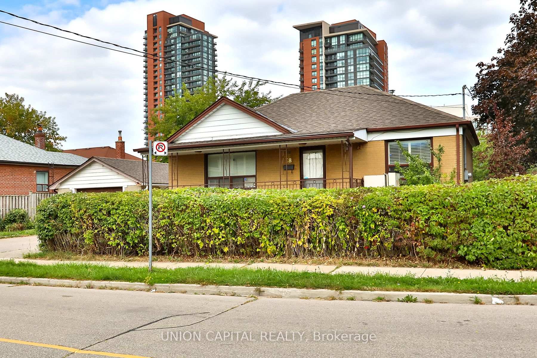 Photo 30 of 38 Claver Avenue, North York, Yorkdale-Glen Park — HOMEH
