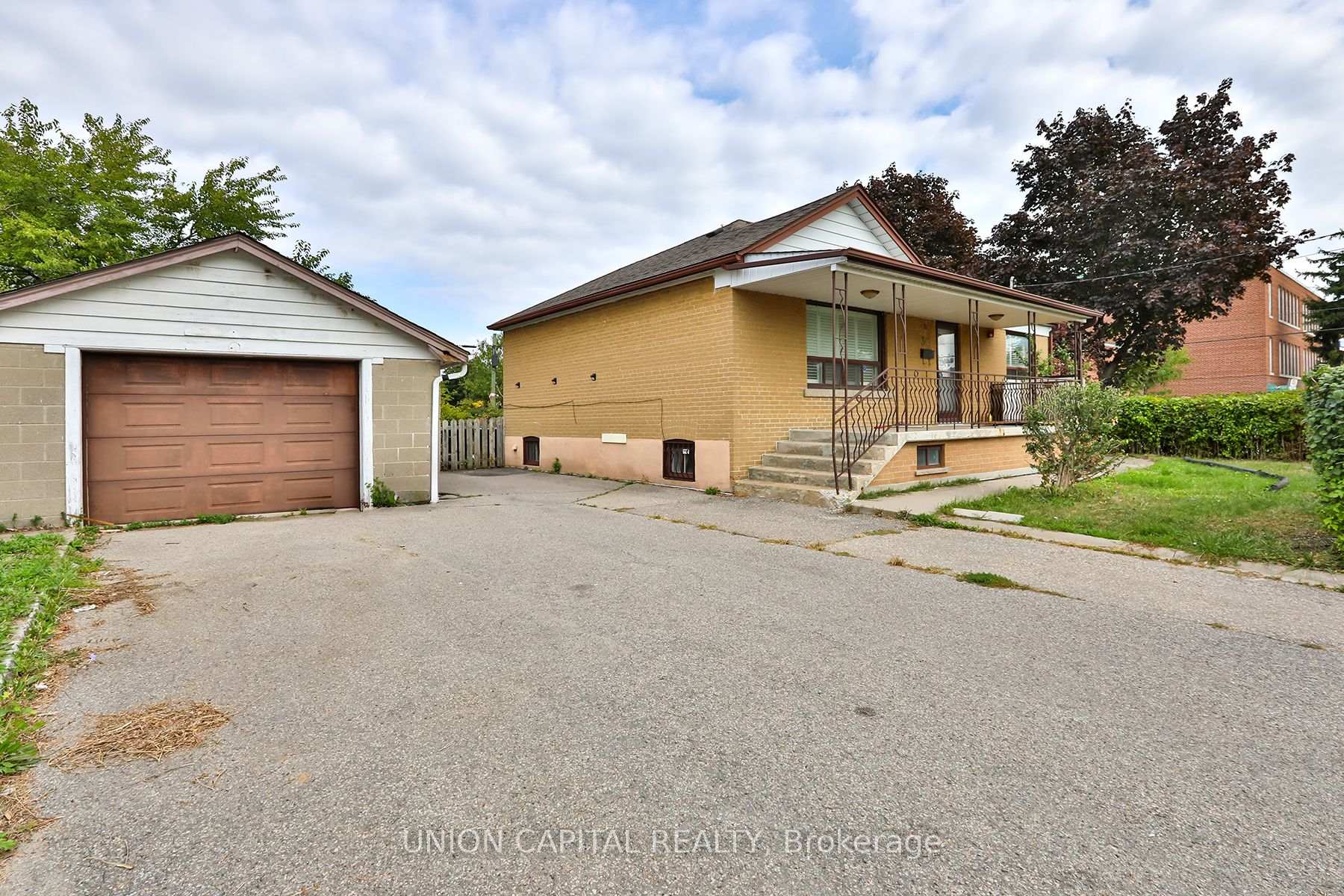 Photo 31 of 38 Claver Avenue, North York, Yorkdale-Glen Park — HOMEH