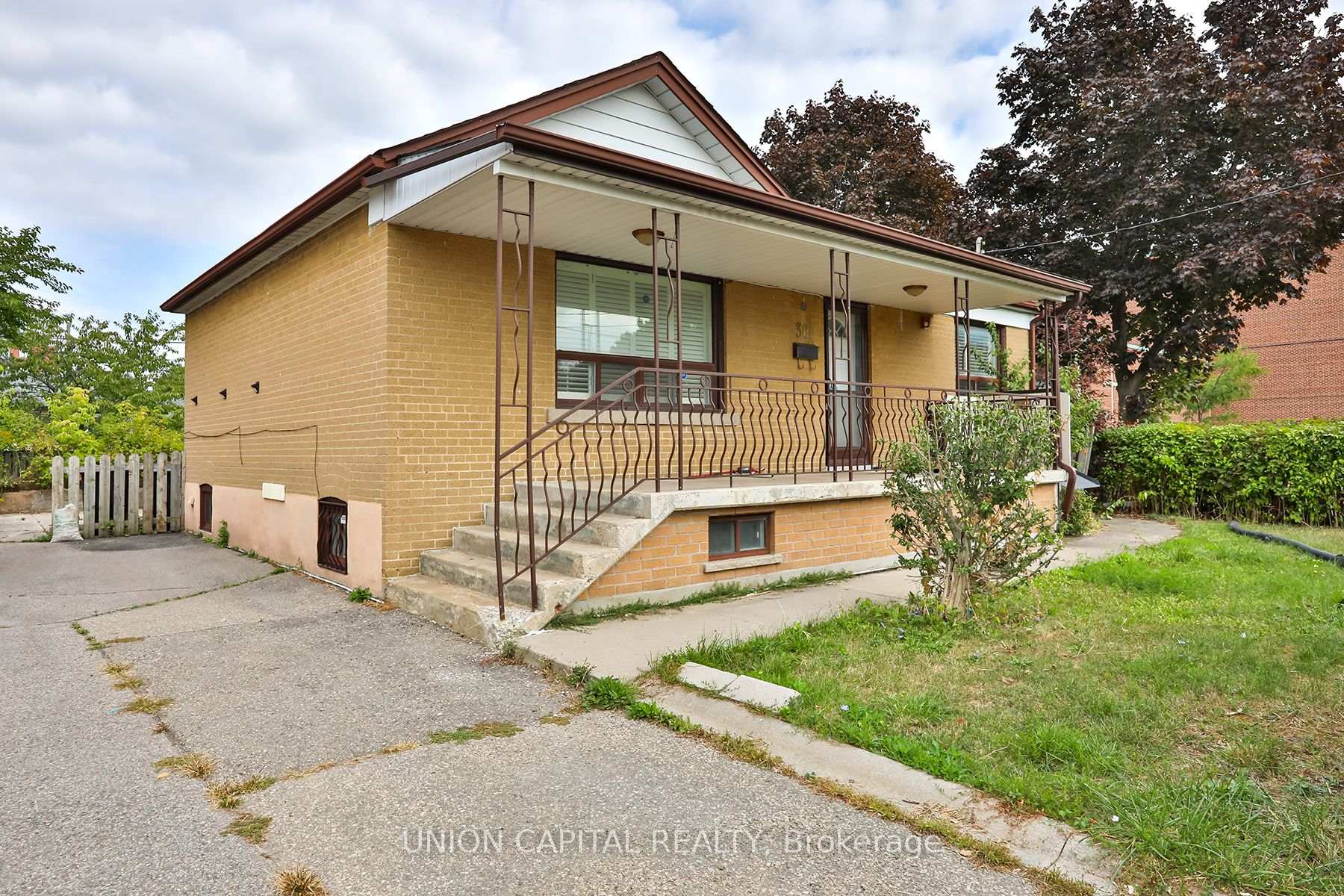 Photo 32 of 38 Claver Avenue, North York, Yorkdale-Glen Park — HOMEH