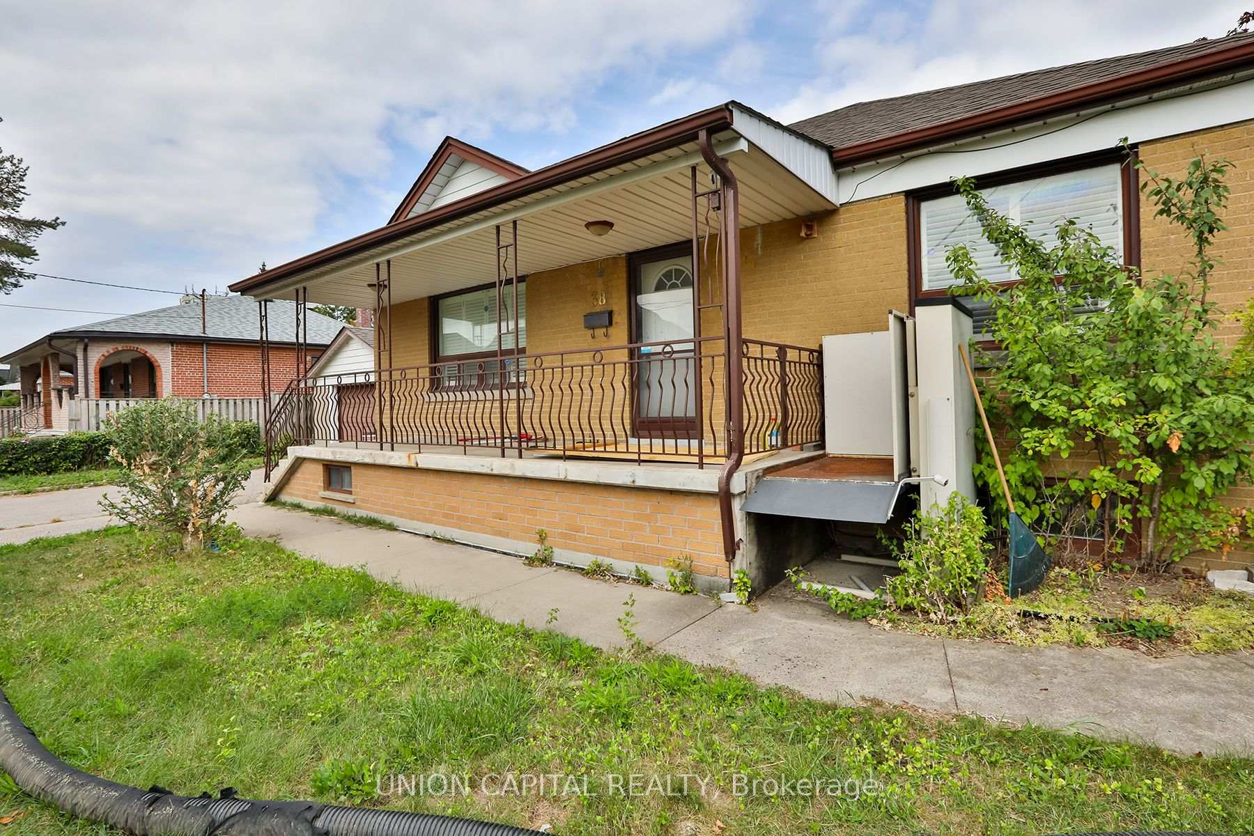 Photo 33 of 38 Claver Avenue, North York, Yorkdale-Glen Park — HOMEH