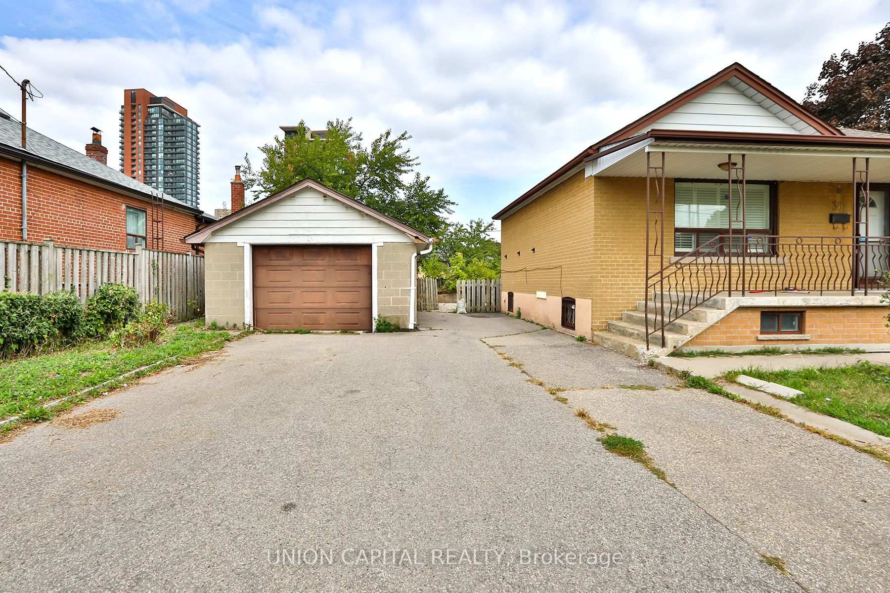 Photo 34 of 38 Claver Avenue, North York, Yorkdale-Glen Park — HOMEH