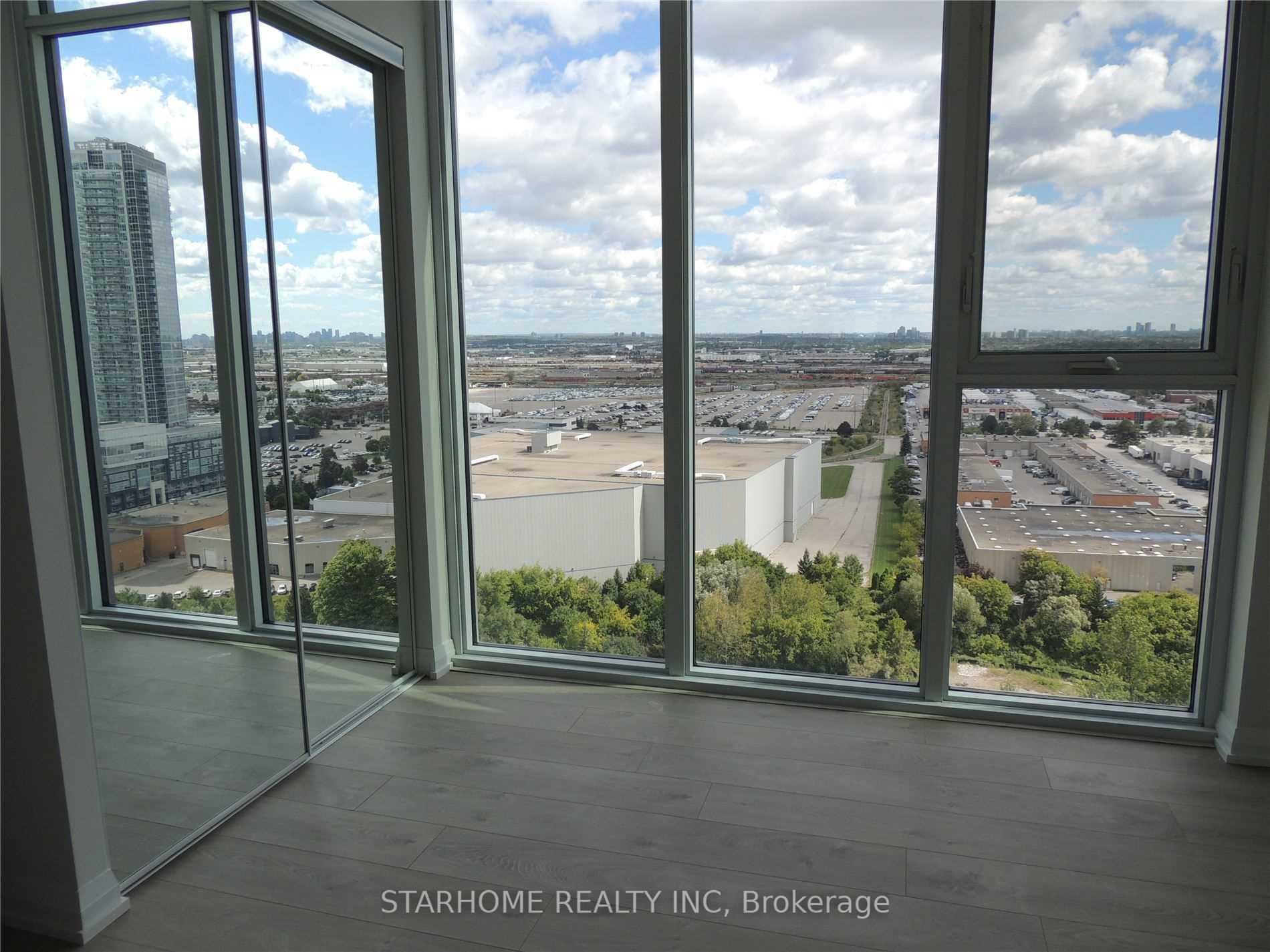Photo 11 of Unit 2015, 7895 Jane Street, Vaughan, Concord — HOMEH