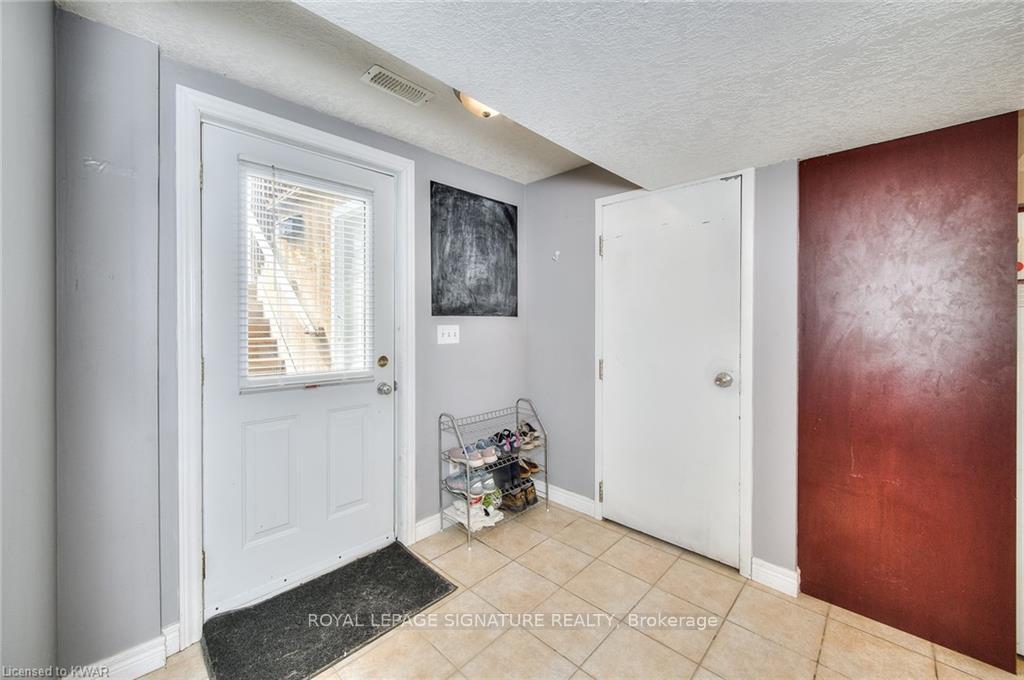 Photo 11 of Unit B, 29 Marshall Street, Waterloo, Beechwood/University — HOMEH