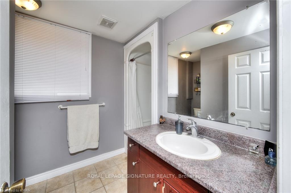 Photo 14 of Unit B, 29 Marshall Street, Waterloo, Beechwood/University — HOMEH