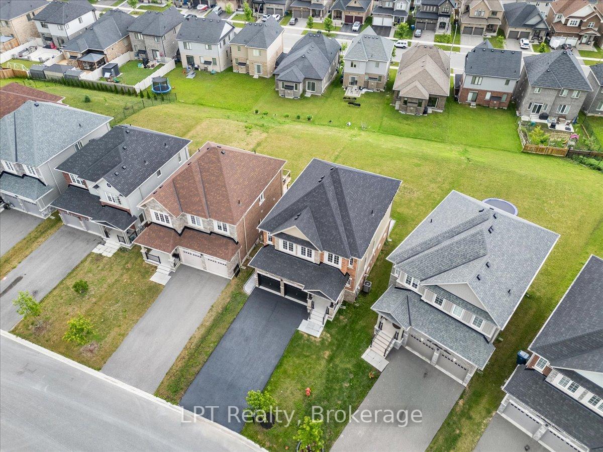 Photo 4 of 47 Atlantis Drive, Orillia — HOMEH