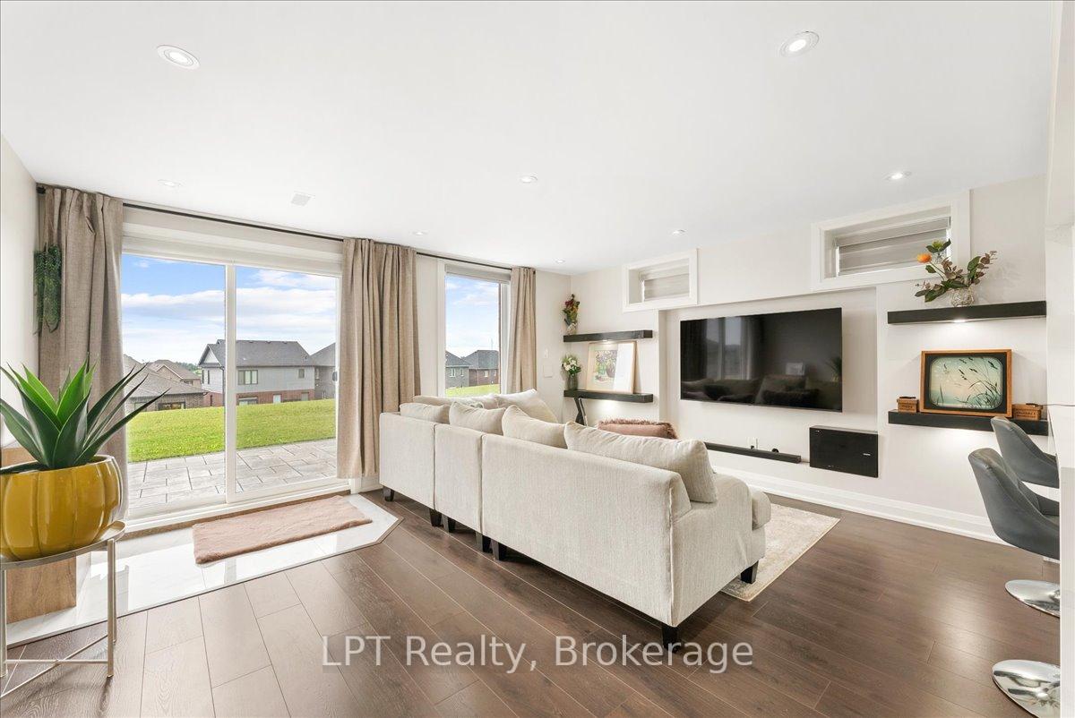 Photo 36 of 47 Atlantis Drive, Orillia — HOMEH