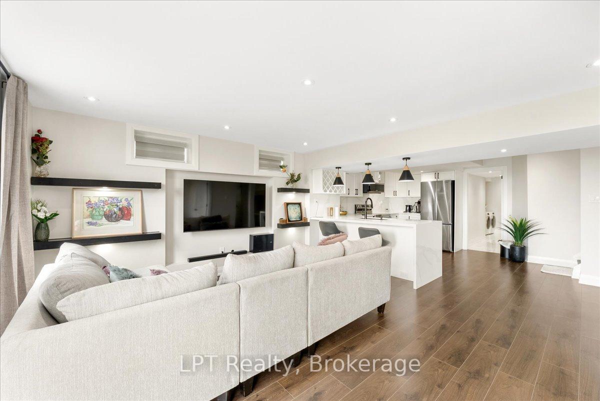 Photo 37 of 47 Atlantis Drive, Orillia — HOMEH