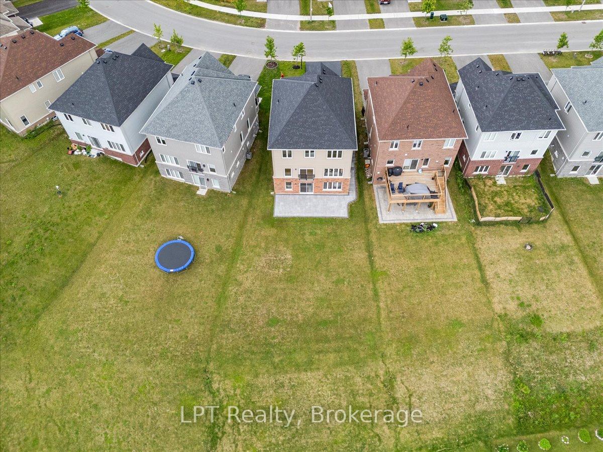 Photo 43 of 47 Atlantis Drive, Orillia — HOMEH