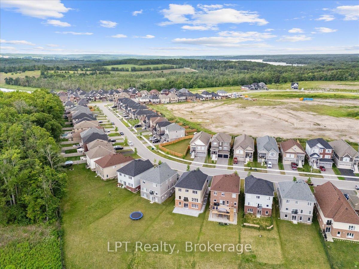 Photo 45 of 47 Atlantis Drive, Orillia — HOMEH