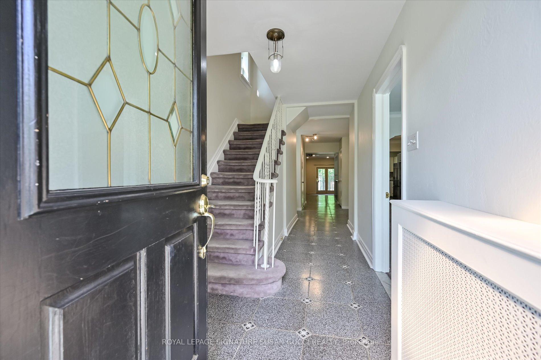Photo 3 of Unit Main, 32 Marilyn Crescent, Toronto, O'Connor-Parkview — HOMEH
