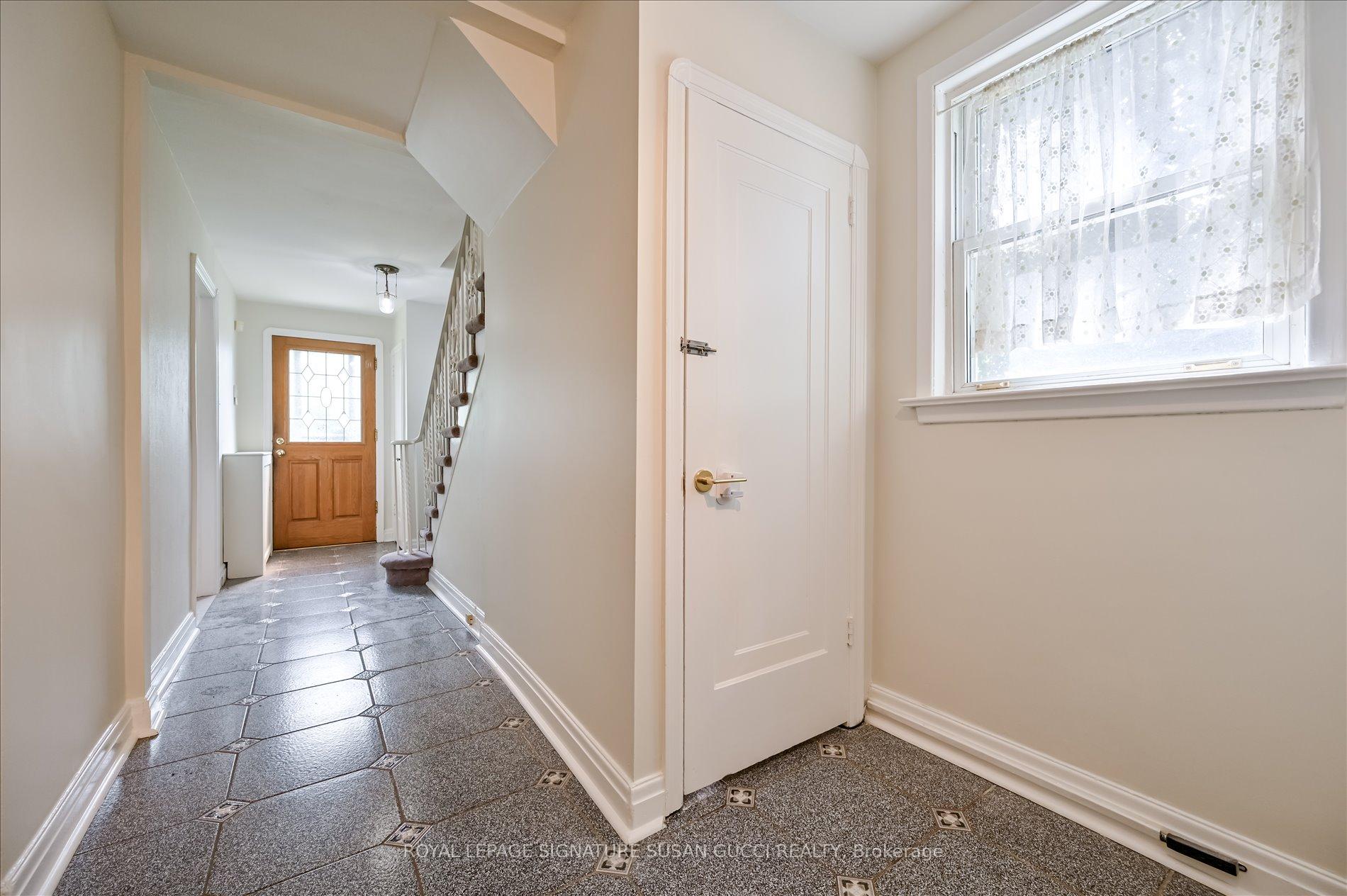 Photo 4 of Unit Main, 32 Marilyn Crescent, Toronto, O'Connor-Parkview — HOMEH
