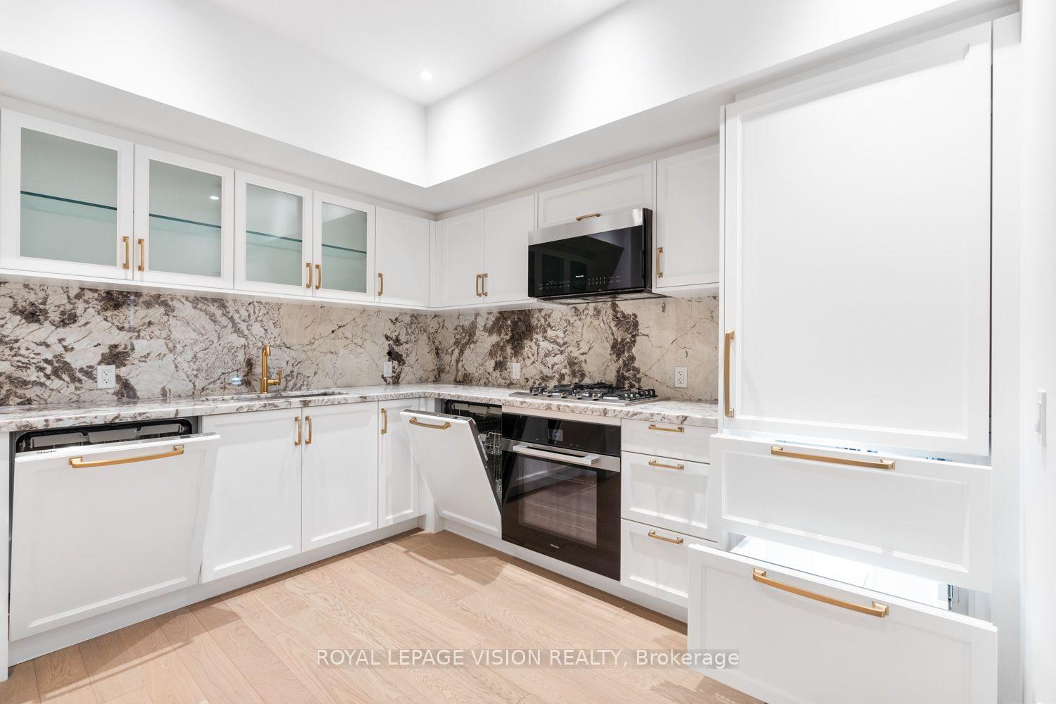Photo 3 of Unit 222, 505 Glencairn Avenue, Toronto, Englemount-Lawrence — HOMEH