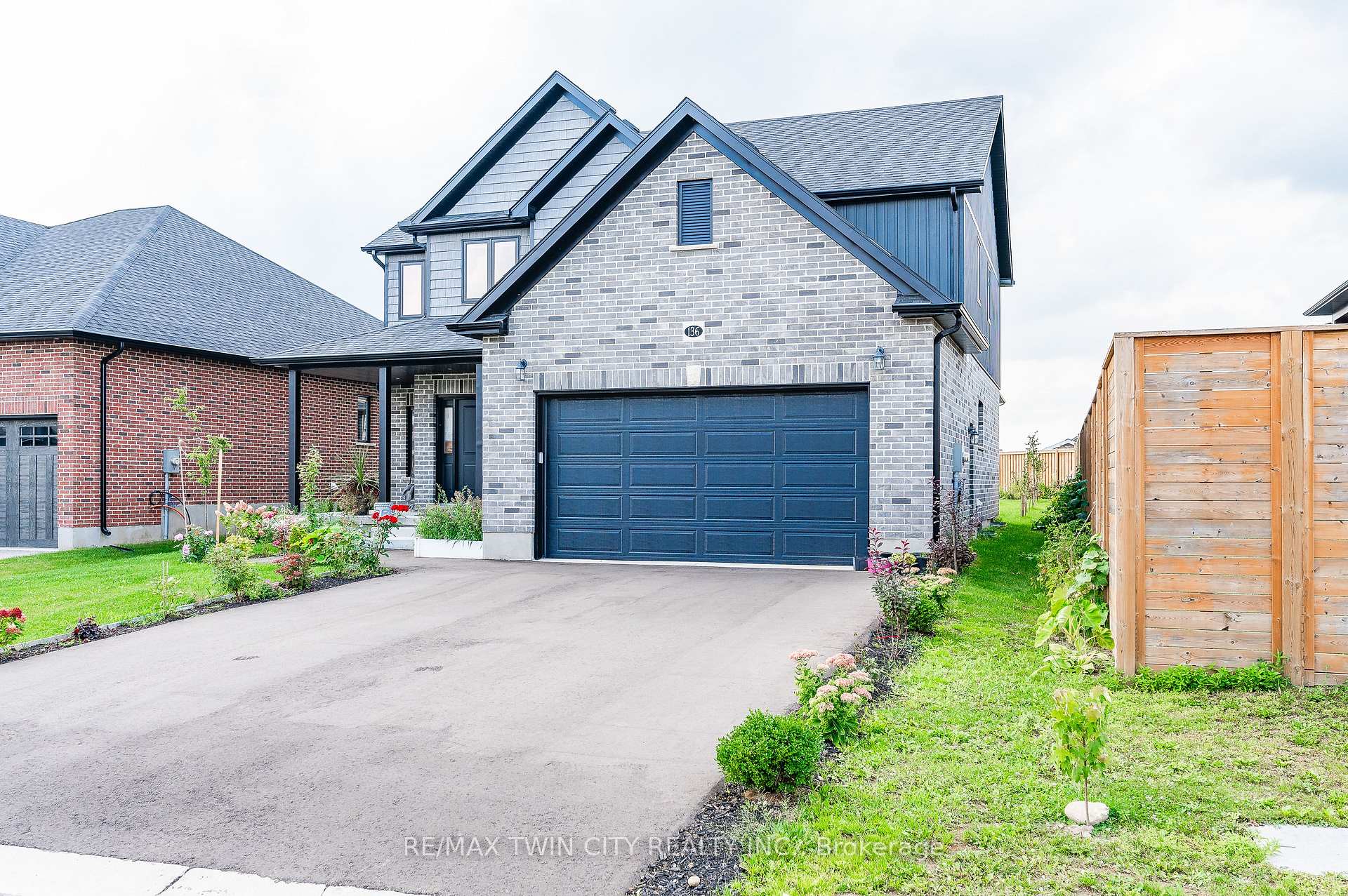 Photo 2 of 136 Village Road, Wellesley — HOMEH