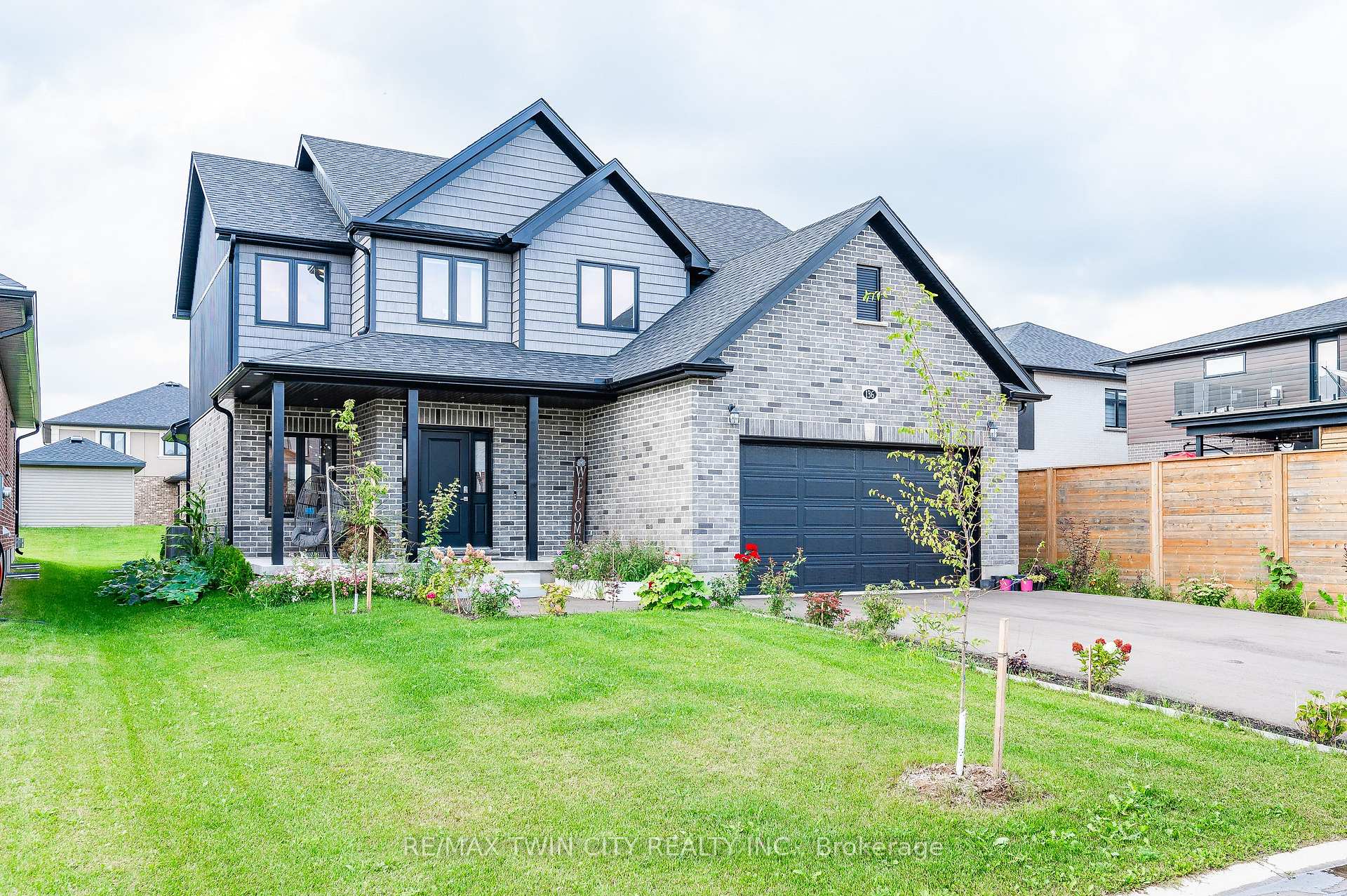 Photo 3 of 136 Village Road, Wellesley — HOMEH