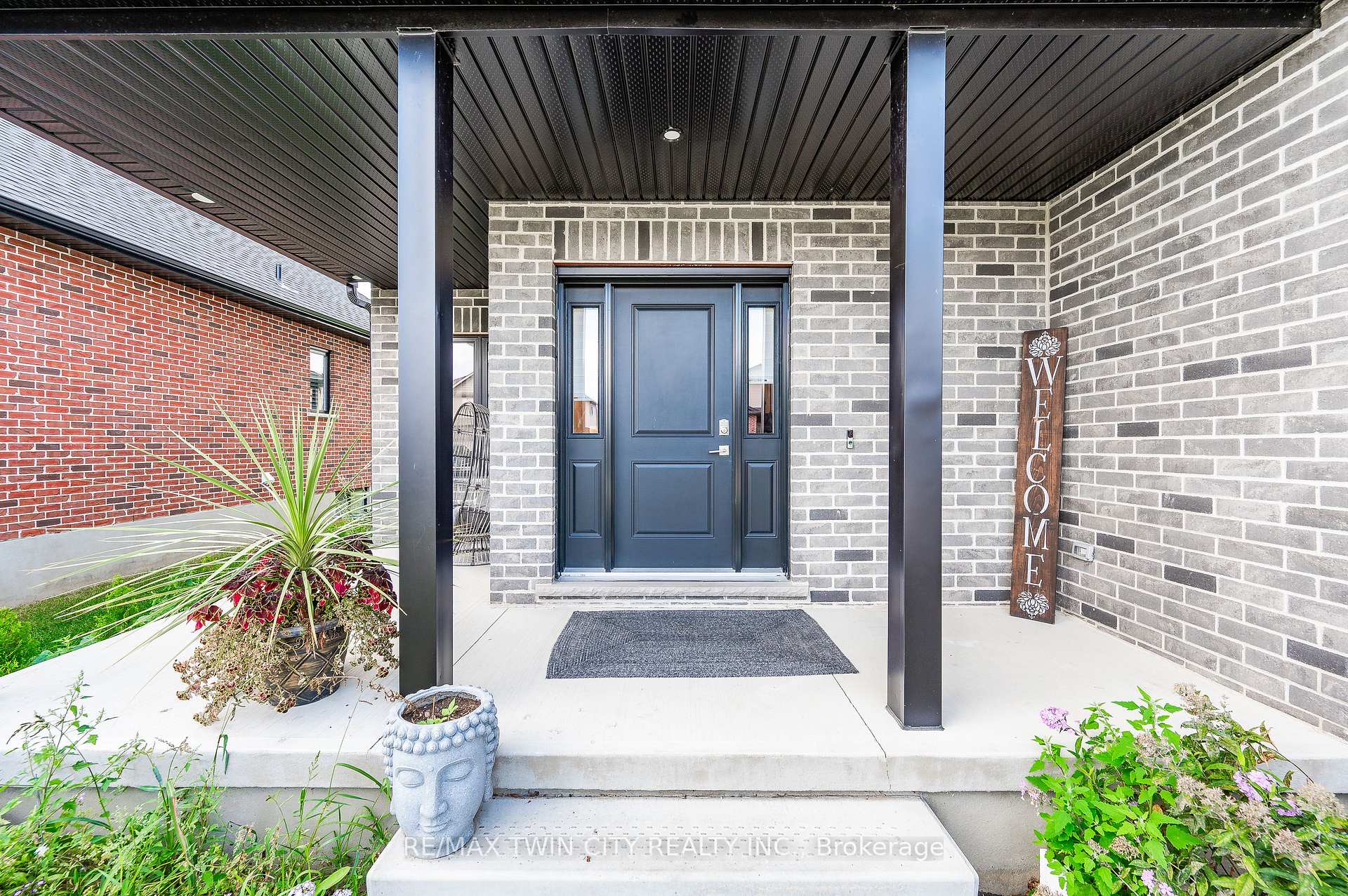 Photo 5 of 136 Village Road, Wellesley — HOMEH
