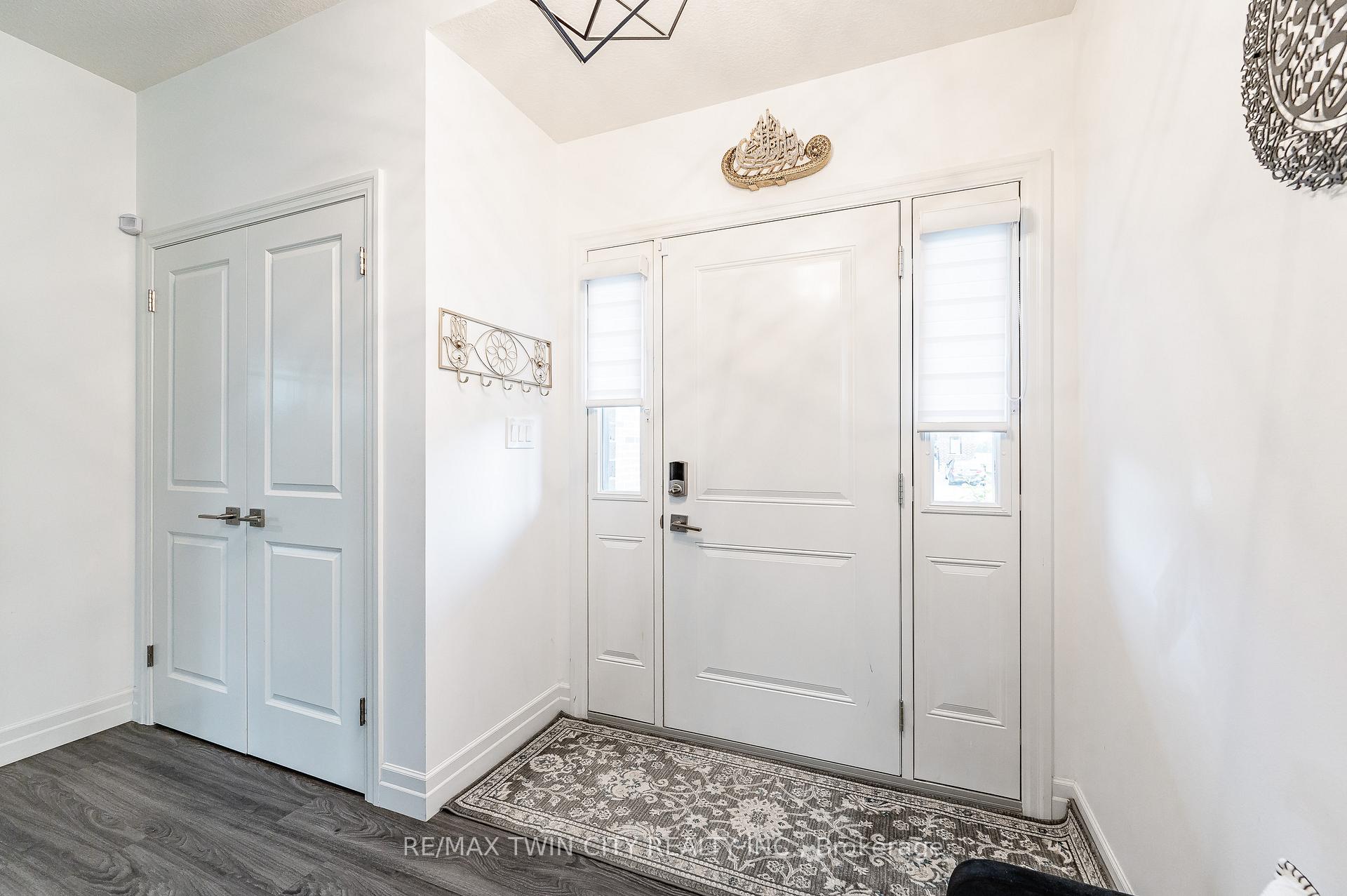 Photo 6 of 136 Village Road, Wellesley — HOMEH