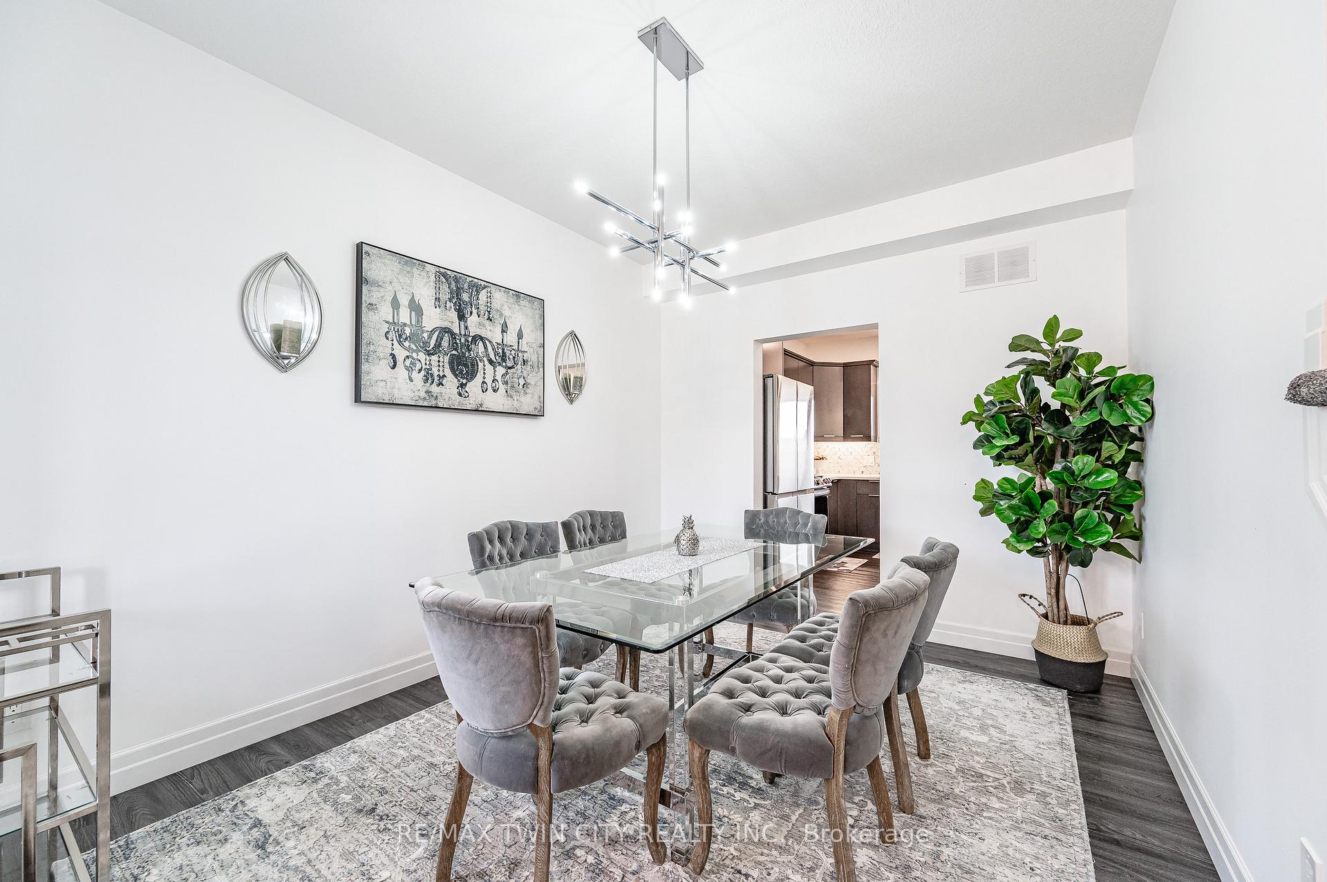 Photo 8 of 136 Village Road, Wellesley — HOMEH