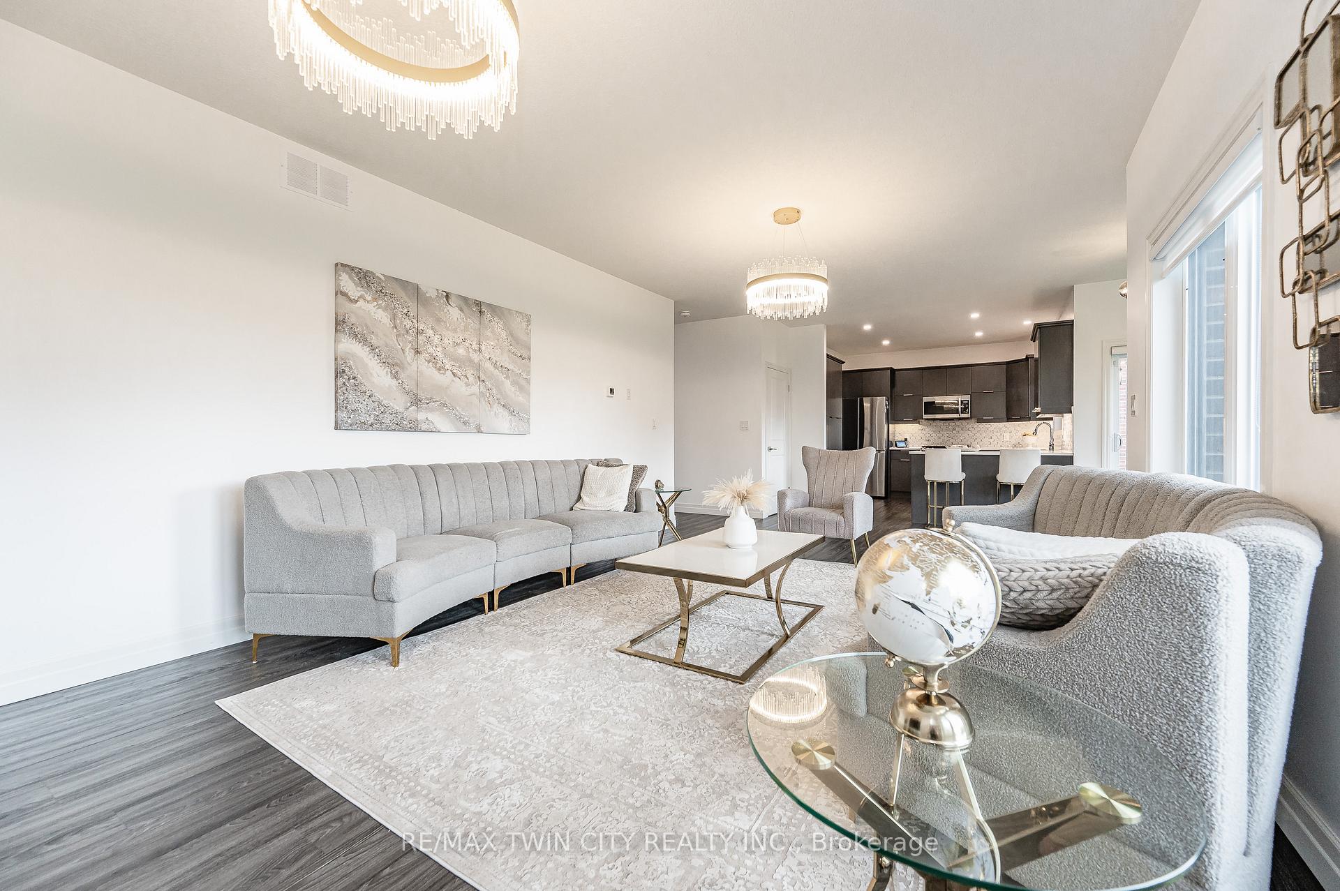 Photo 15 of 136 Village Road, Wellesley — HOMEH