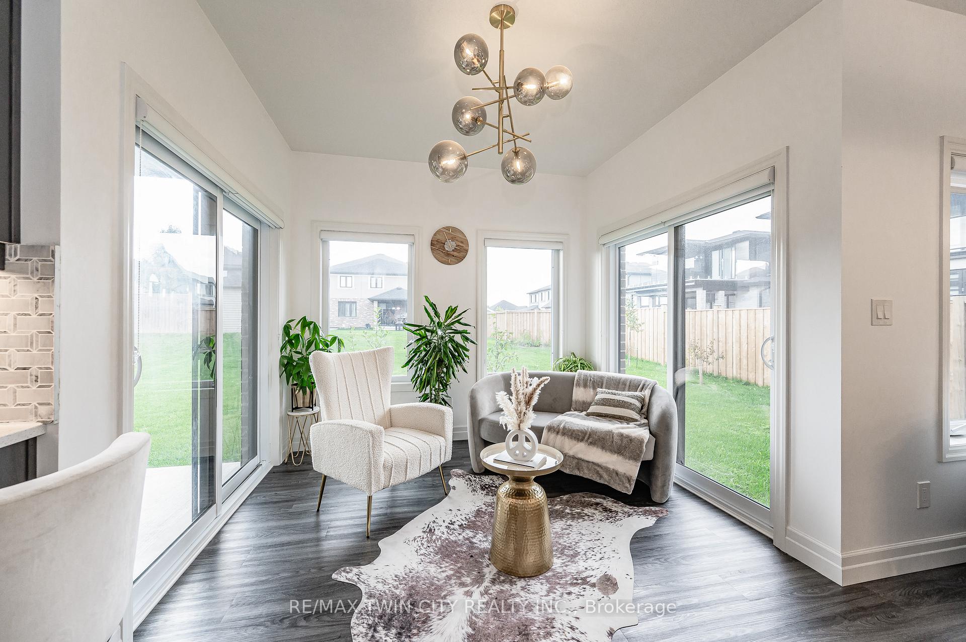 Photo 18 of 136 Village Road, Wellesley — HOMEH