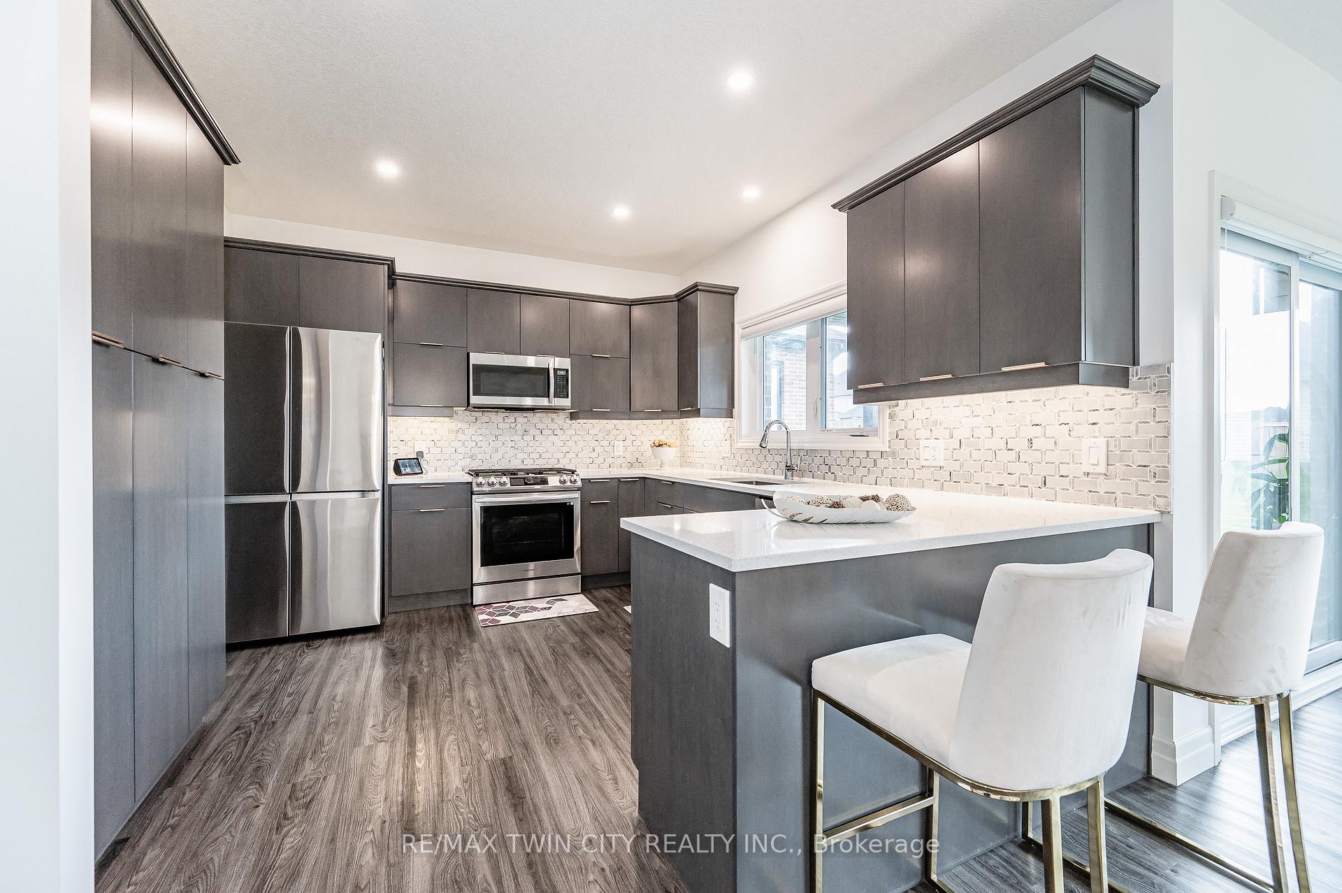 Photo 20 of 136 Village Road, Wellesley — HOMEH