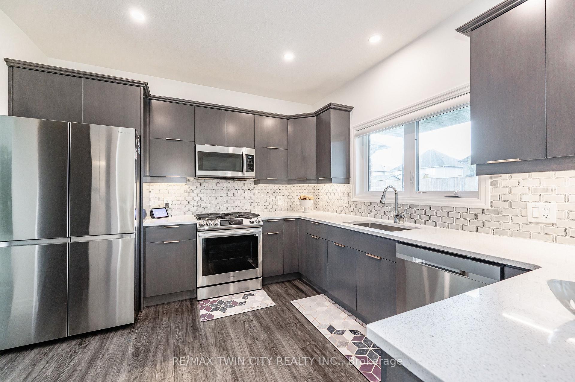 Photo 21 of 136 Village Road, Wellesley — HOMEH