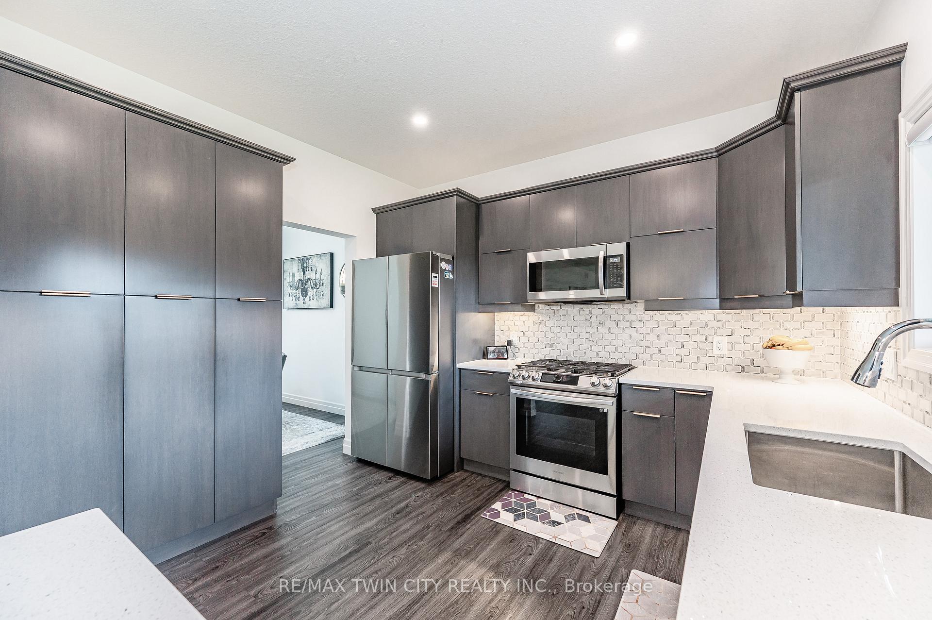Photo 22 of 136 Village Road, Wellesley — HOMEH