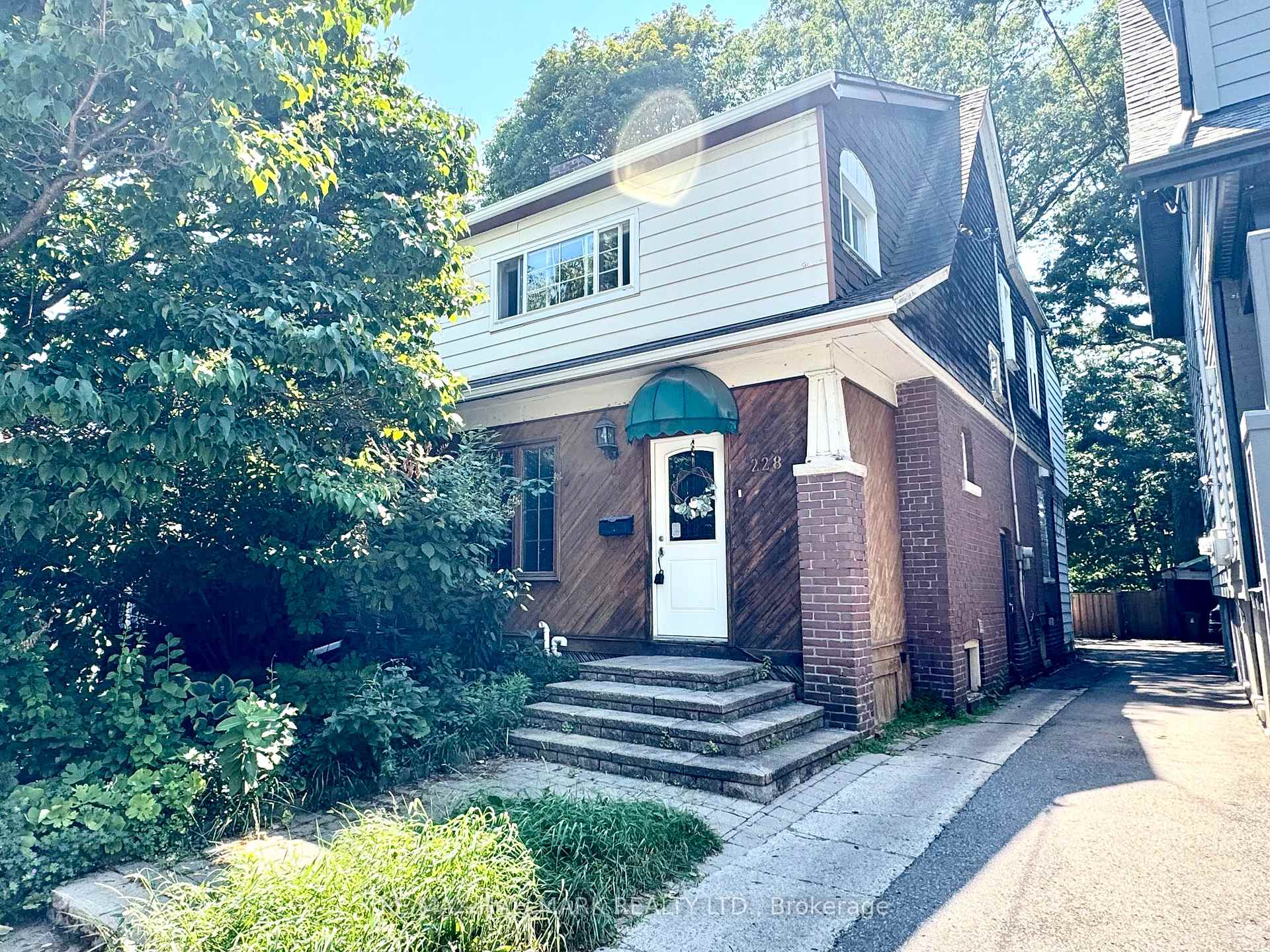 Front of Unit Main & Second, 228 Gainsborough Road