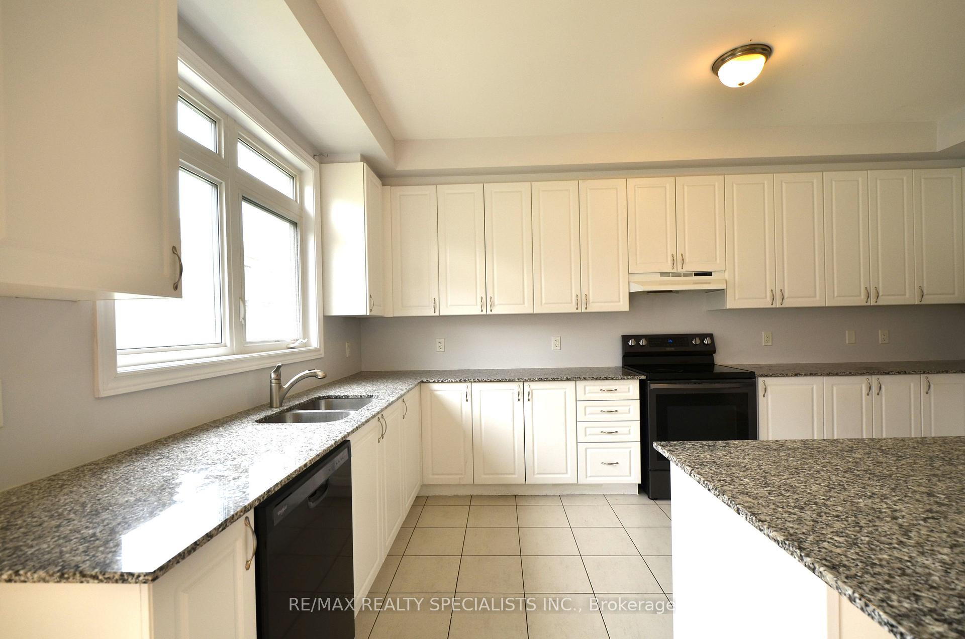 Photo 13 of 74 Dotchson Avenue, Caledon, Rural Caledon — HOMEH