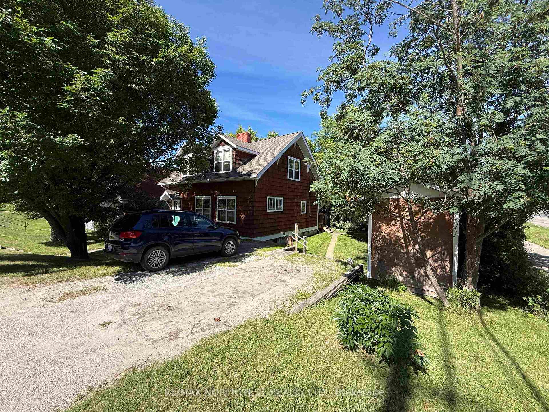 Photo 8 of 214 Matheson St N, Kenora, North End — HOMEH