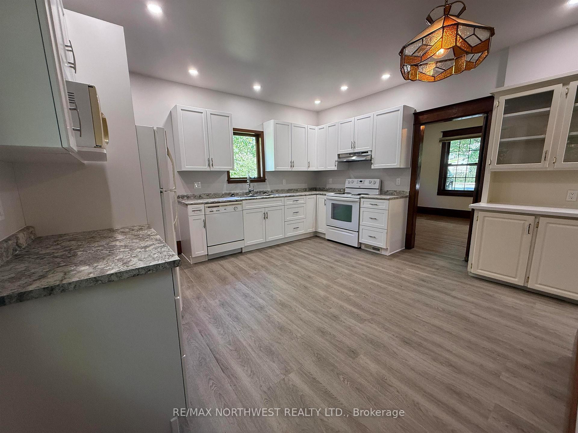 Photo 10 of 214 Matheson St N, Kenora, North End — HOMEH