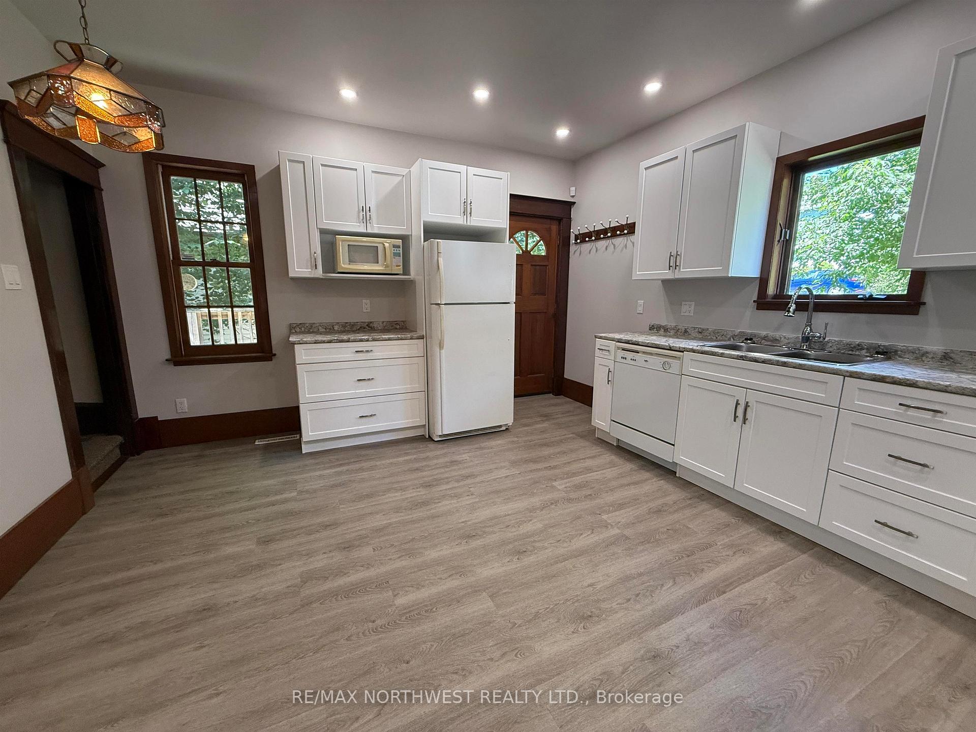 Photo 11 of 214 Matheson St N, Kenora, North End — HOMEH