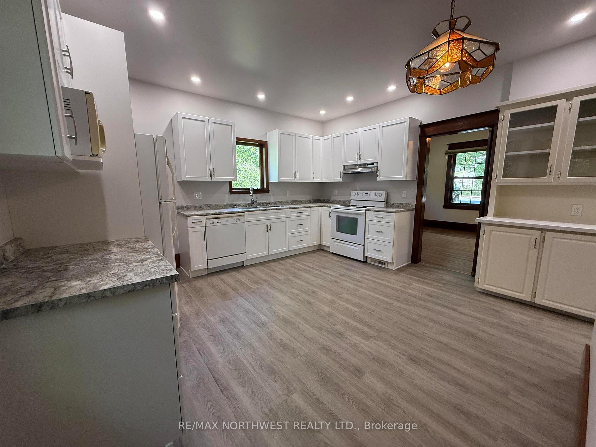 Photo 12 of 214 Matheson St N, Kenora, North End — HOMEH