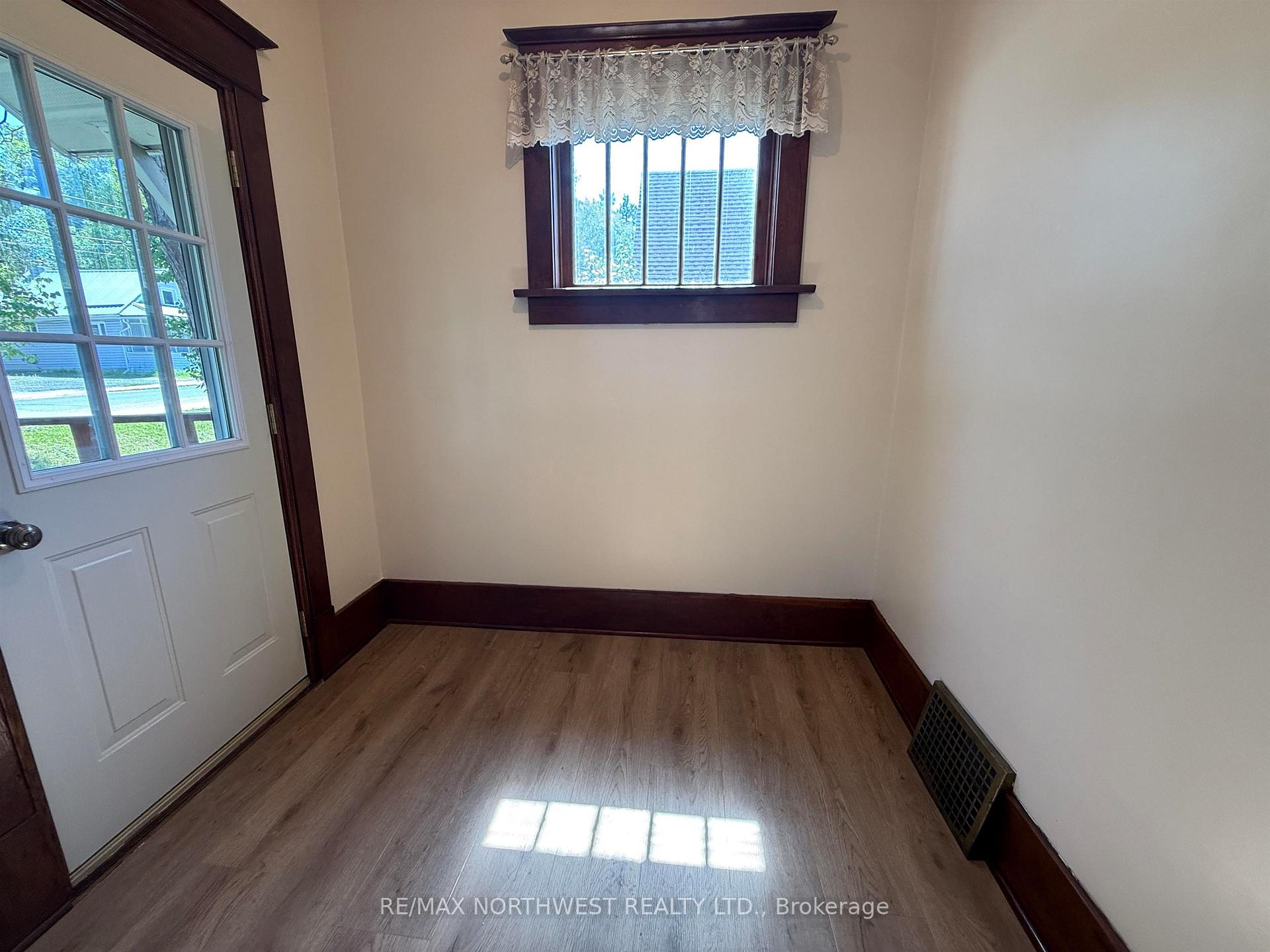 Photo 16 of 214 Matheson St N, Kenora, North End — HOMEH