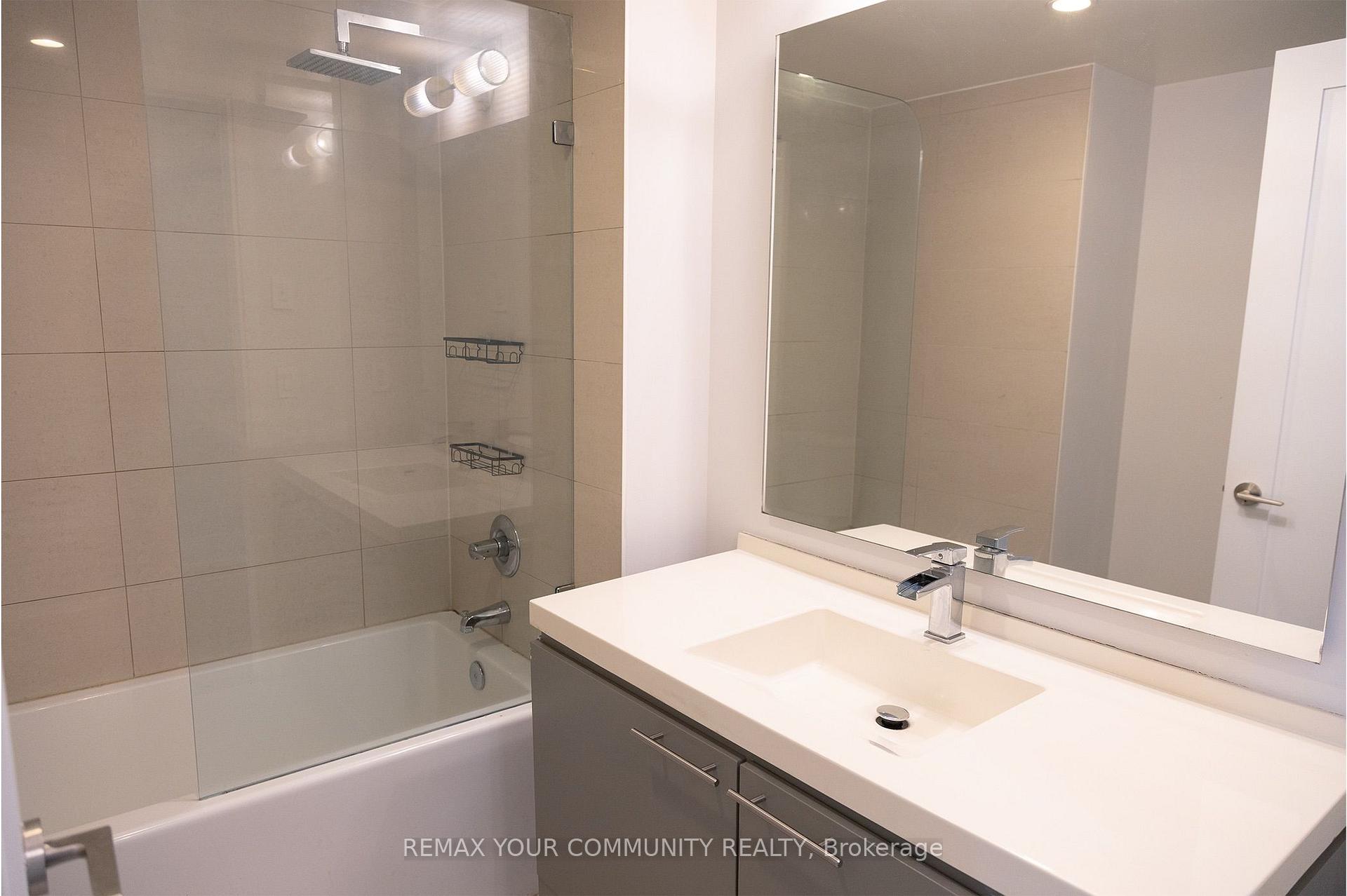 Photo 8 of Unit 1911, 70 Roehampton Avenue N, Toronto, Mount Pleasant West — HOMEH