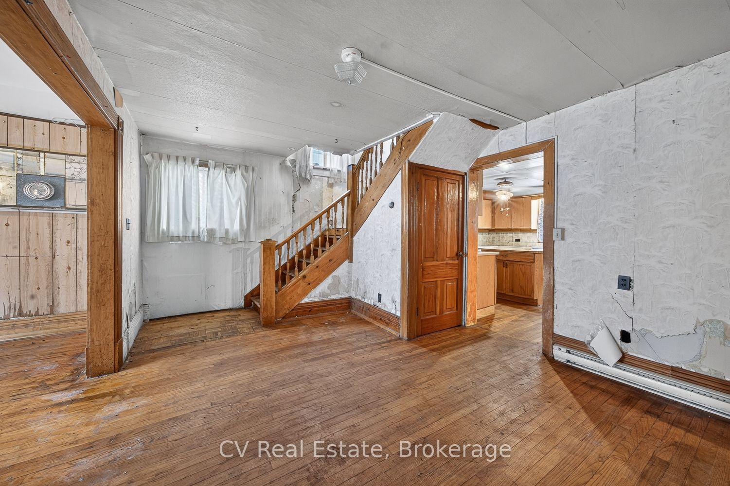 Photo 14 of 39 Church Street, Parry Sound — HOMEH