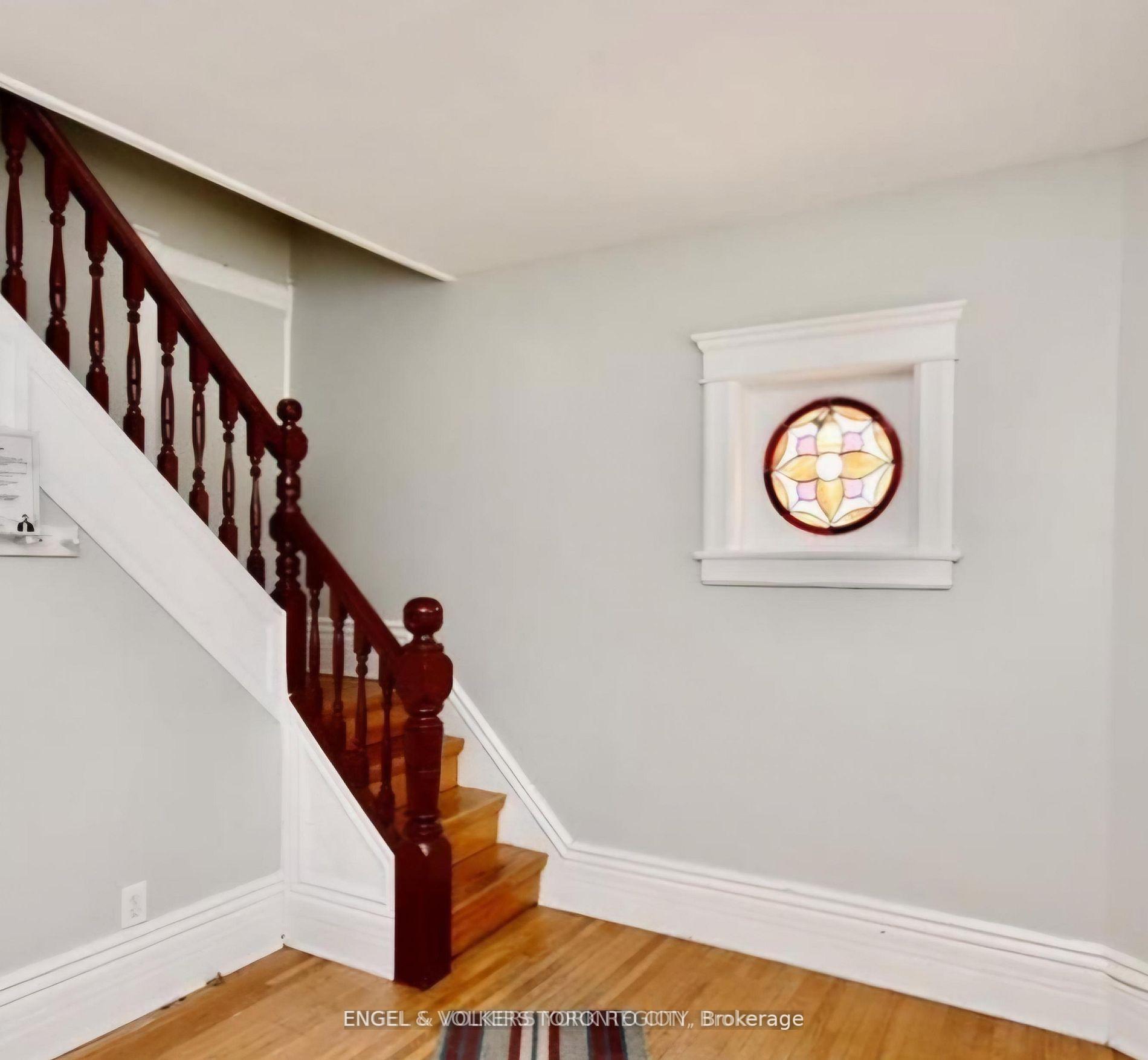 Photo 2 of 127 Burton Avenue, Barrie, Allandale — HOMEH