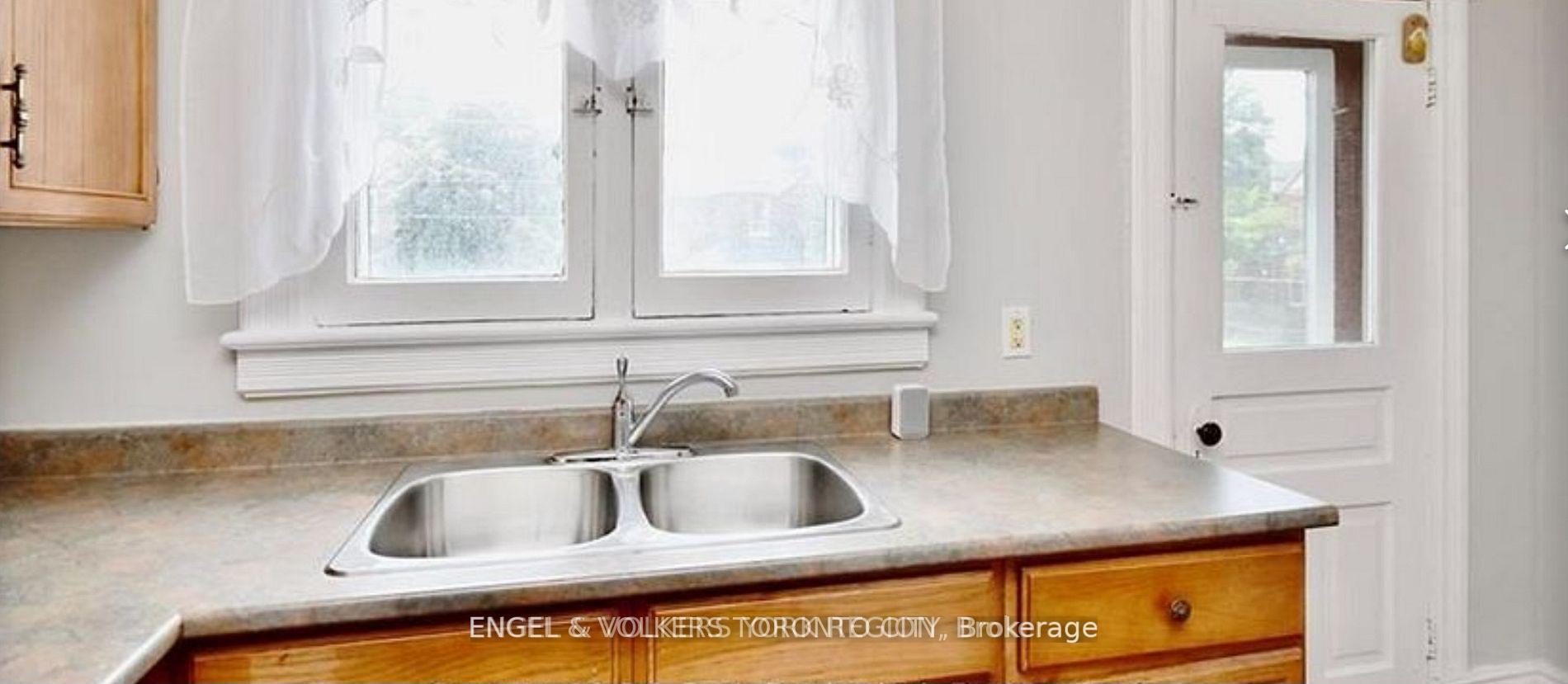 Photo 6 of 127 Burton Avenue, Barrie, Allandale — HOMEH