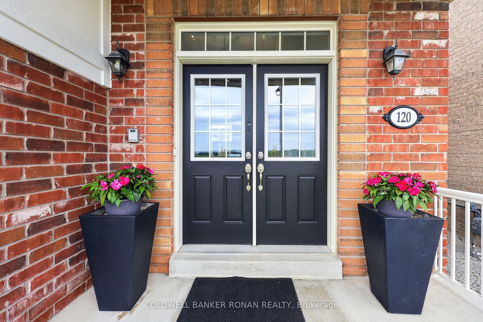 Photo 2 of 120 Lorne Thomas Place, New Tecumseth, Alliston — HOMEH