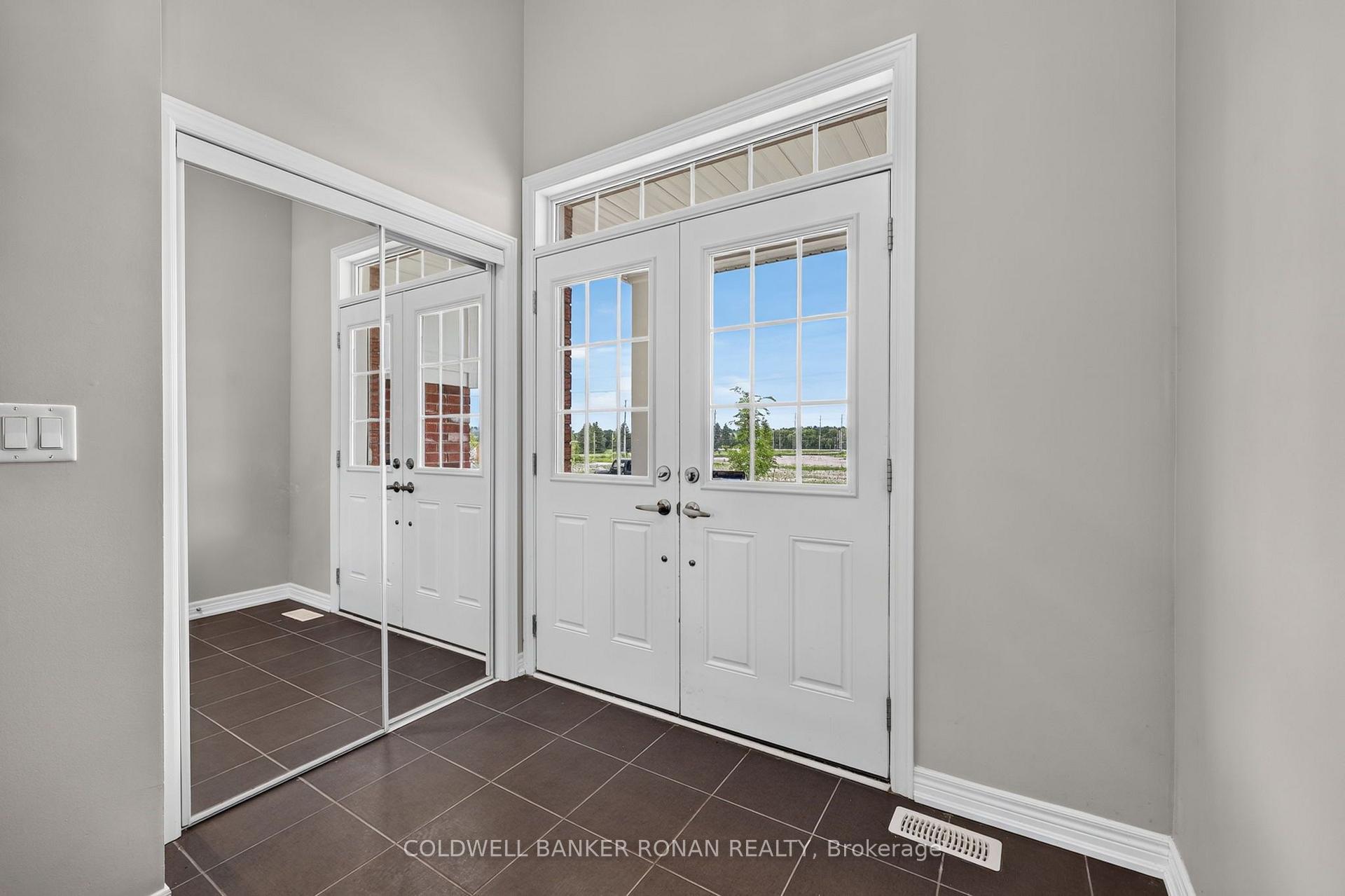 Photo 4 of 120 Lorne Thomas Place, New Tecumseth, Alliston — HOMEH