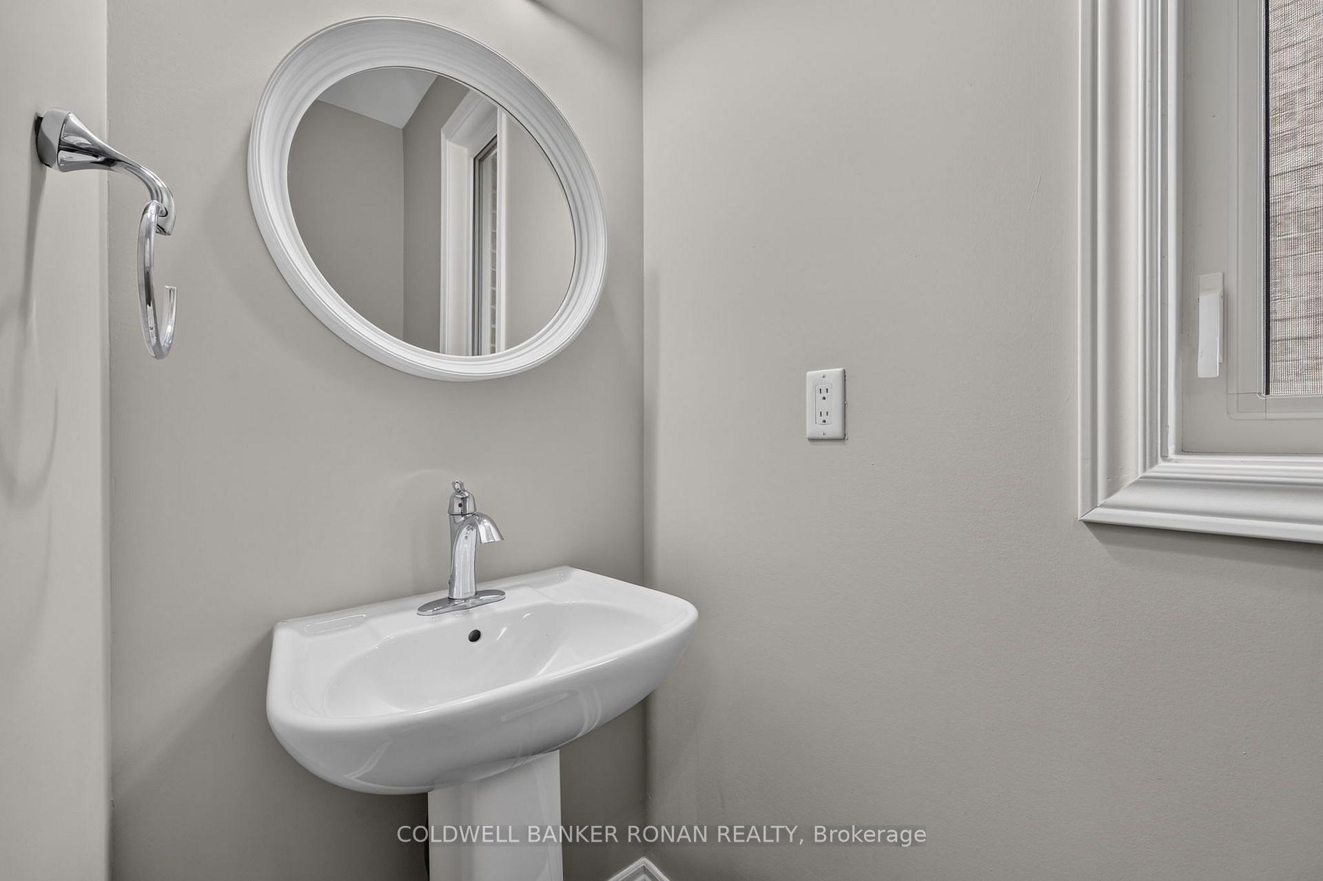 Photo 5 of 120 Lorne Thomas Place, New Tecumseth, Alliston — HOMEH