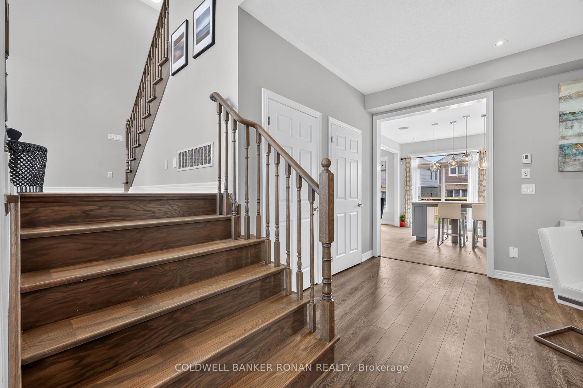 Photo 6 of 120 Lorne Thomas Place, New Tecumseth, Alliston — HOMEH