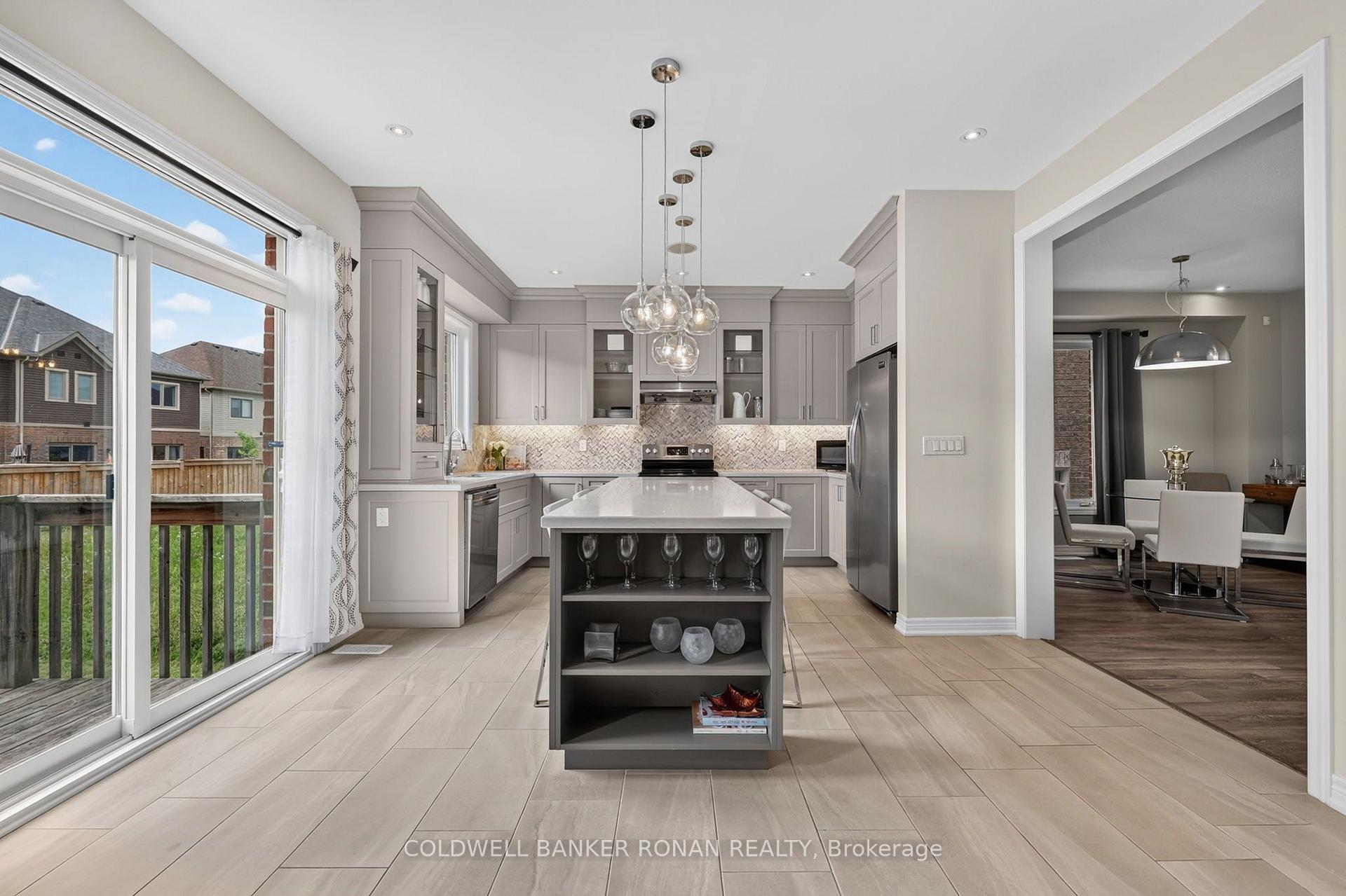 Photo 12 of 120 Lorne Thomas Place, New Tecumseth, Alliston — HOMEH