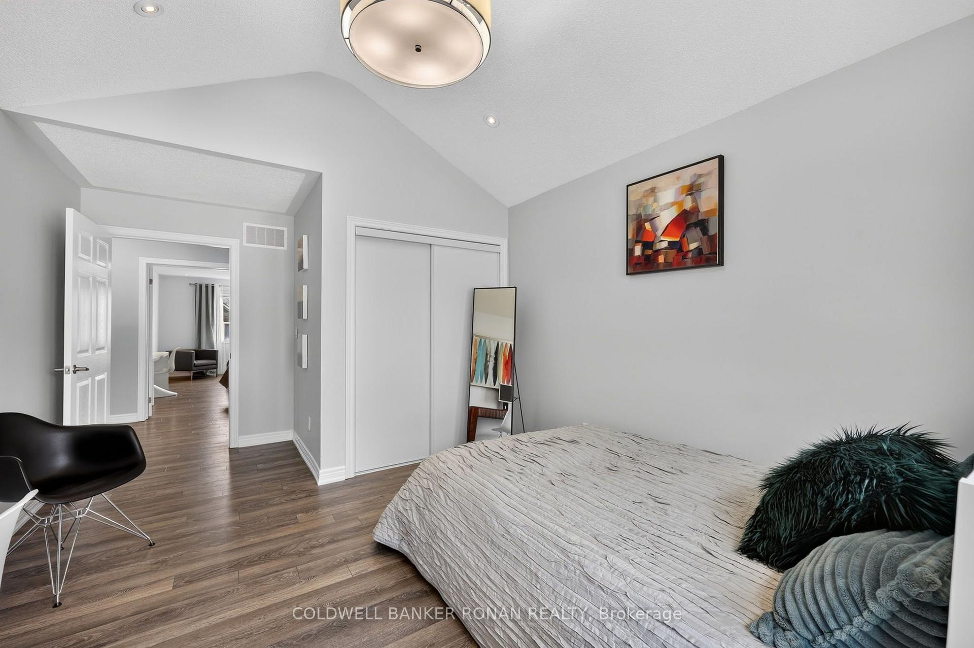 Photo 26 of 120 Lorne Thomas Place, New Tecumseth, Alliston — HOMEH