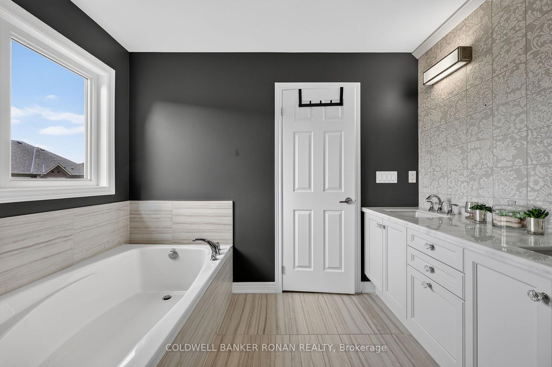 Photo 32 of 120 Lorne Thomas Place, New Tecumseth, Alliston — HOMEH