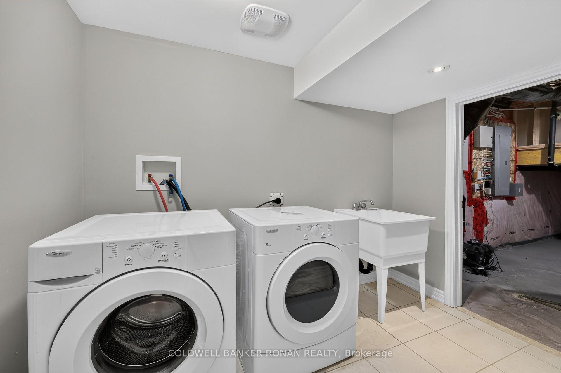 Photo 37 of 120 Lorne Thomas Place, New Tecumseth, Alliston — HOMEH