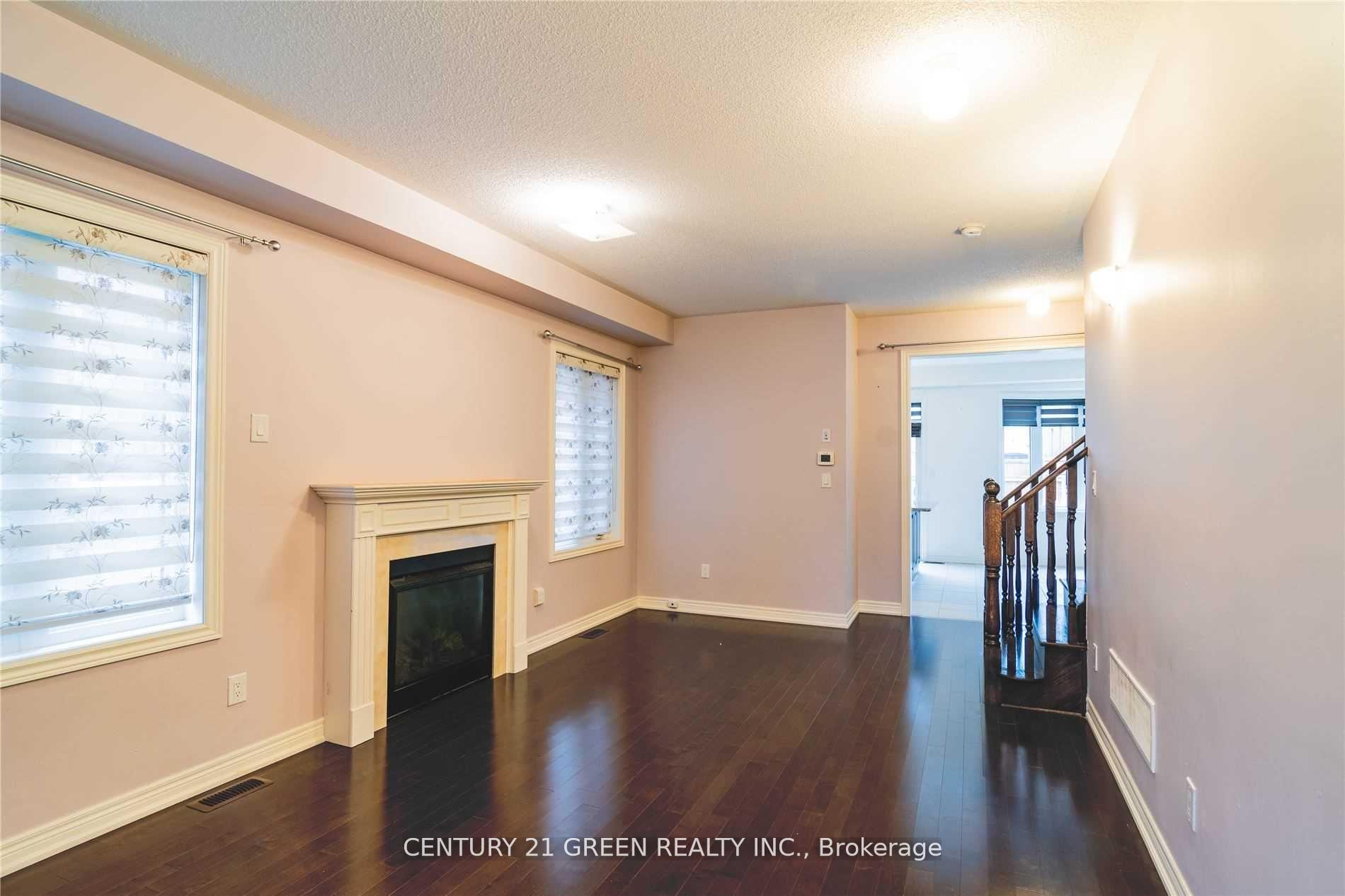 Photo 2 of 73 Thornbush Boulevard, Brampton, Northwest Brampton — HOMEH