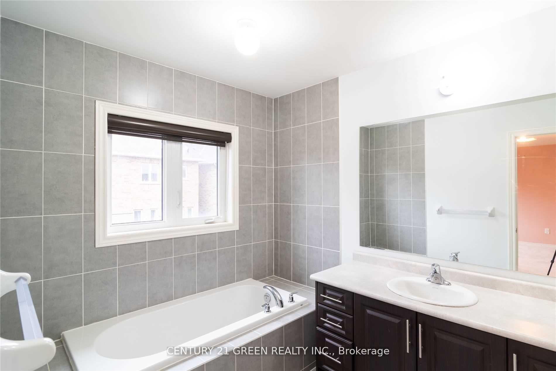 Photo 17 of 73 Thornbush Boulevard, Brampton, Northwest Brampton — HOMEH