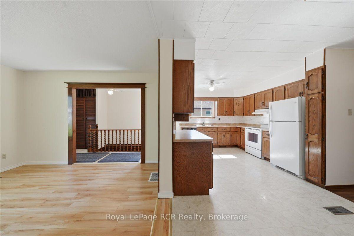 Photo 10 of 1124 12th Street E, Owen Sound — HOMEH