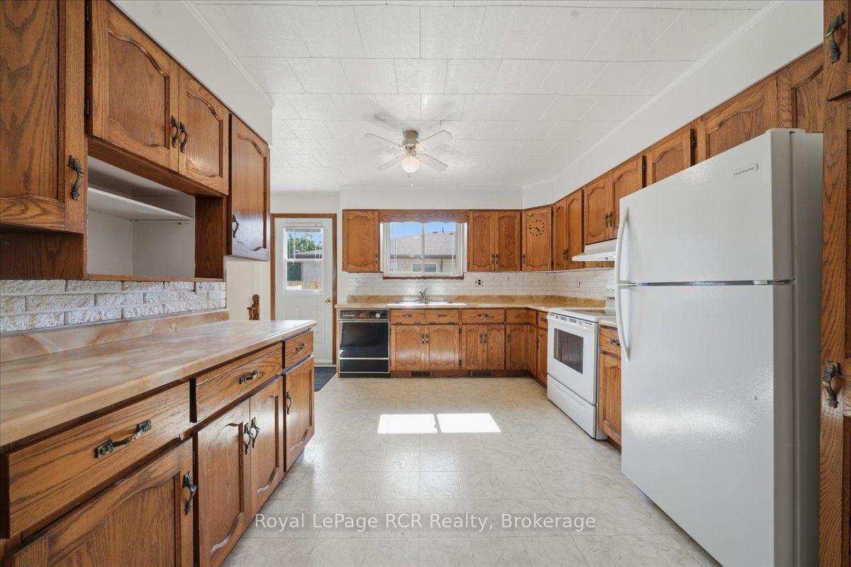 Photo 11 of 1124 12th Street E, Owen Sound — HOMEH